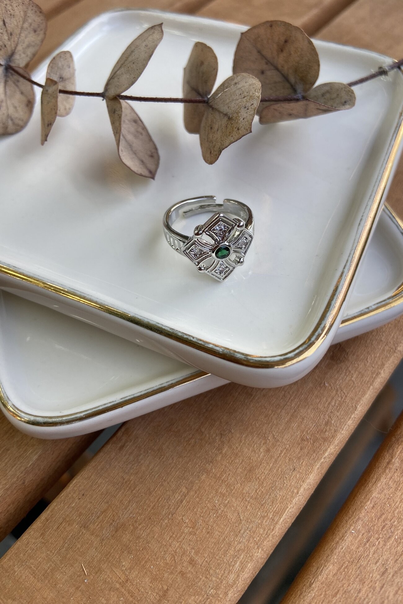 14K Altın Kaplama Yeşil Taşlı Çiçek Yüzük Silver