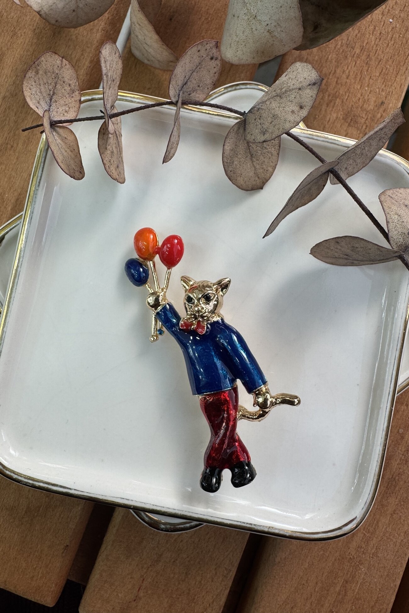 Balon Tutan Kedi Broş
