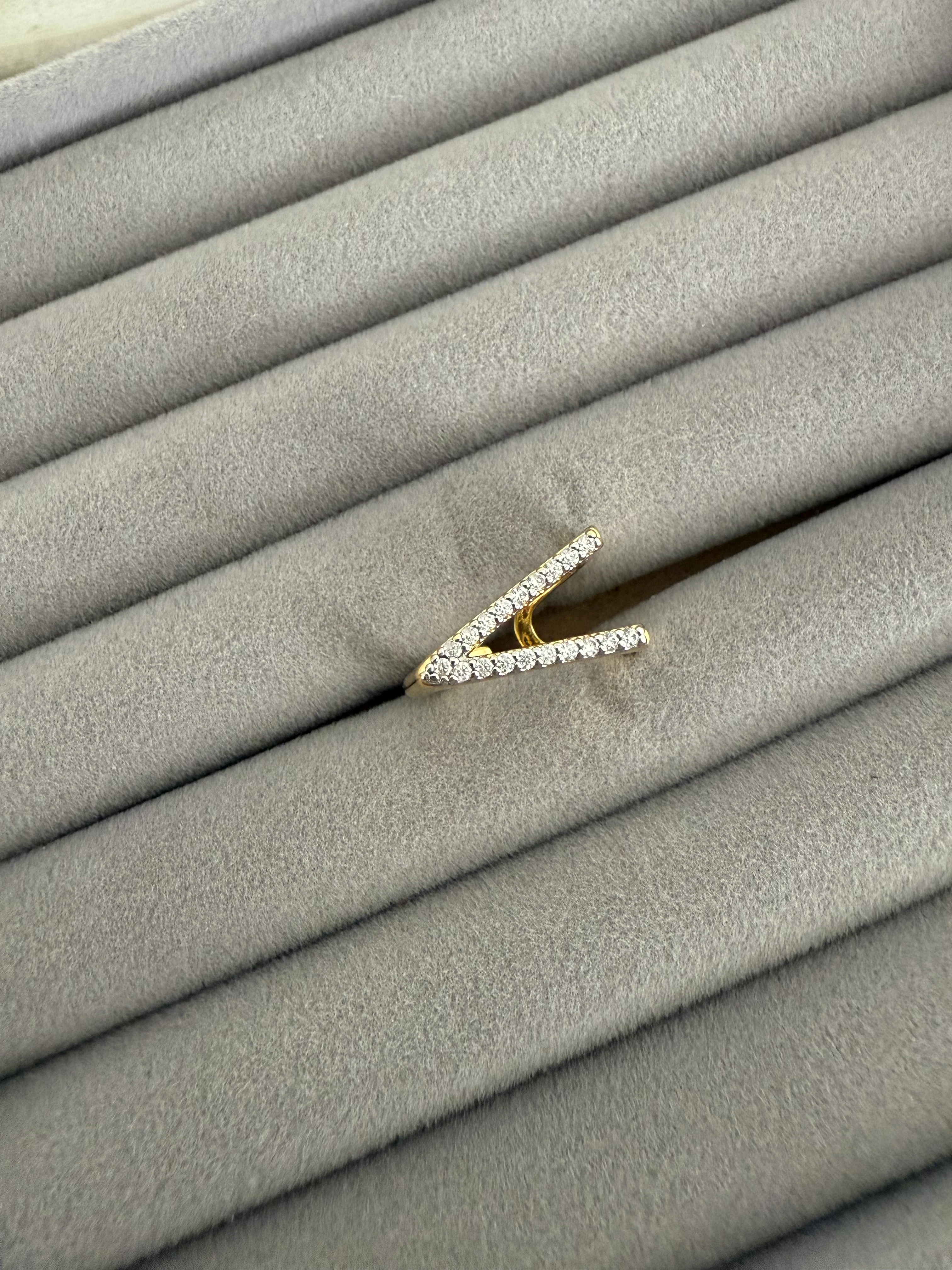 14K Altın Kaplama Taşlı V Yüzük