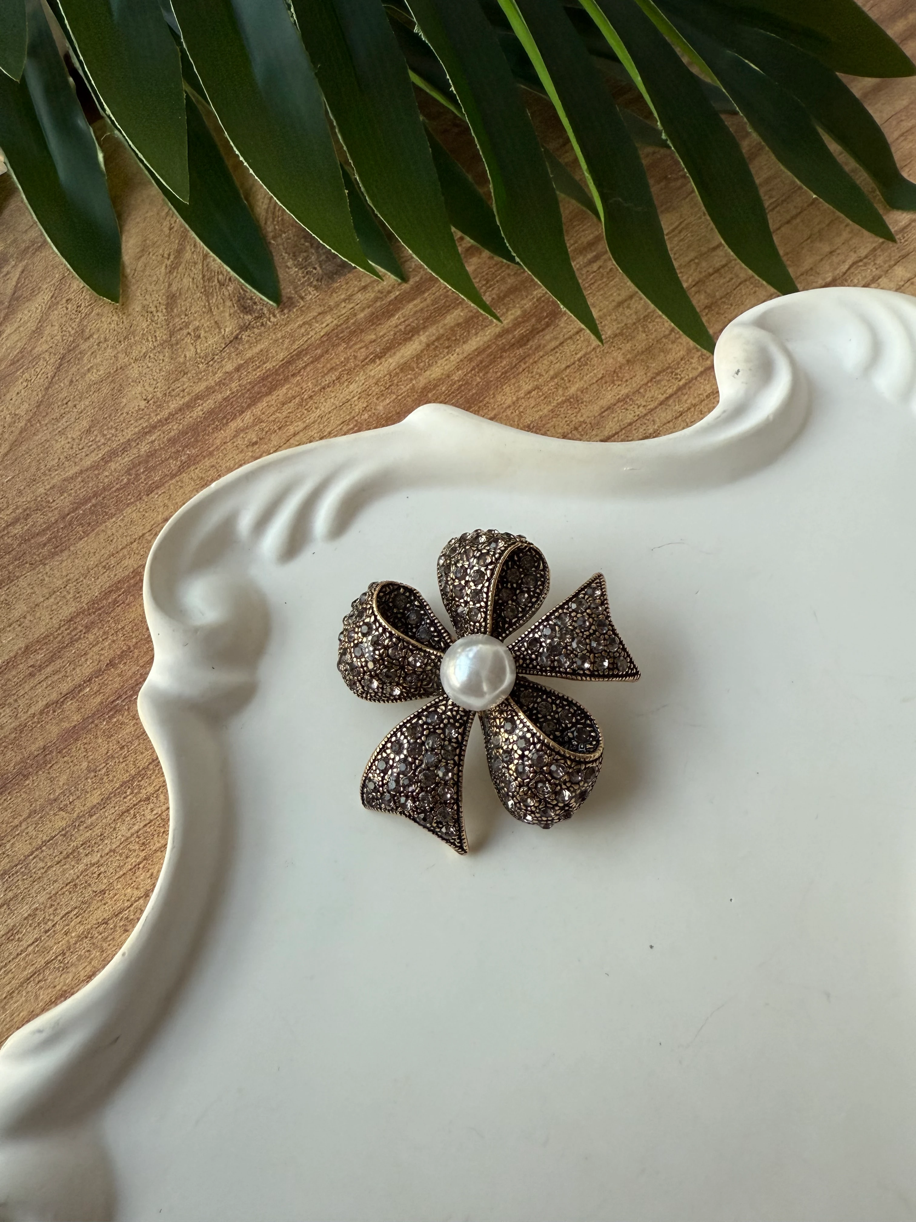 Eskitme Fiyonk Broş