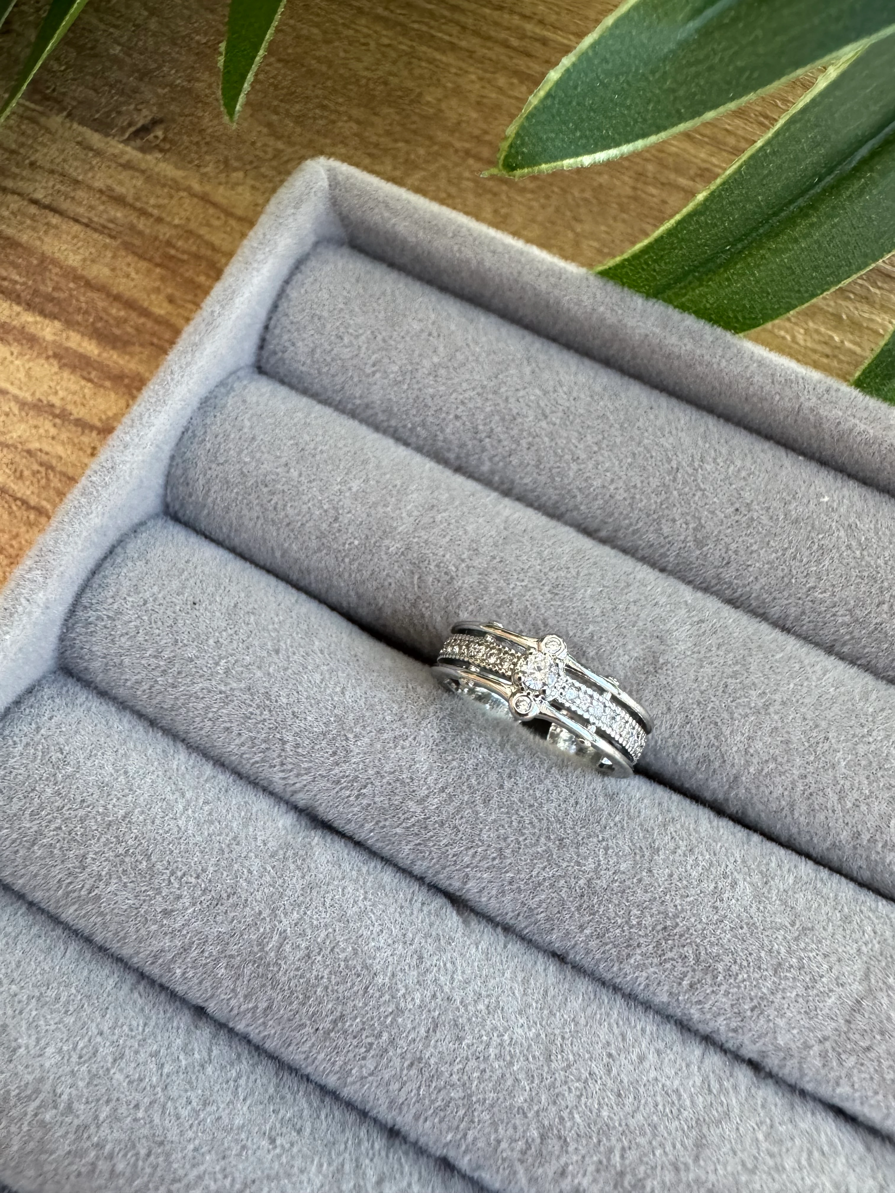 14K Altın Kaplama Üç Sıra Ortası Taşlı Serçe Parmak Yüzüğü Silver