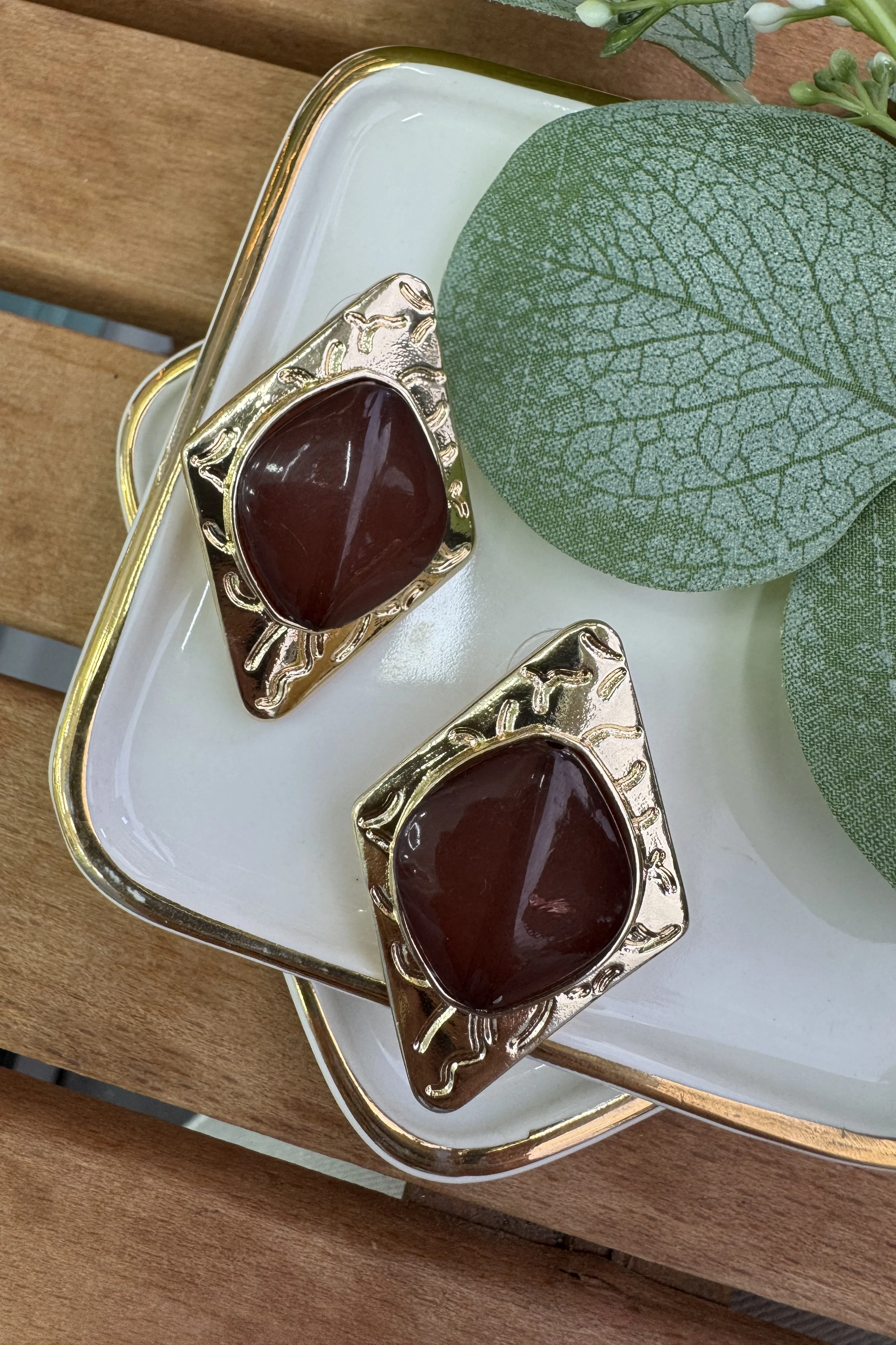 Baklava Dilim Plakalı Ortası Kahve Taşlı Mng Küpe