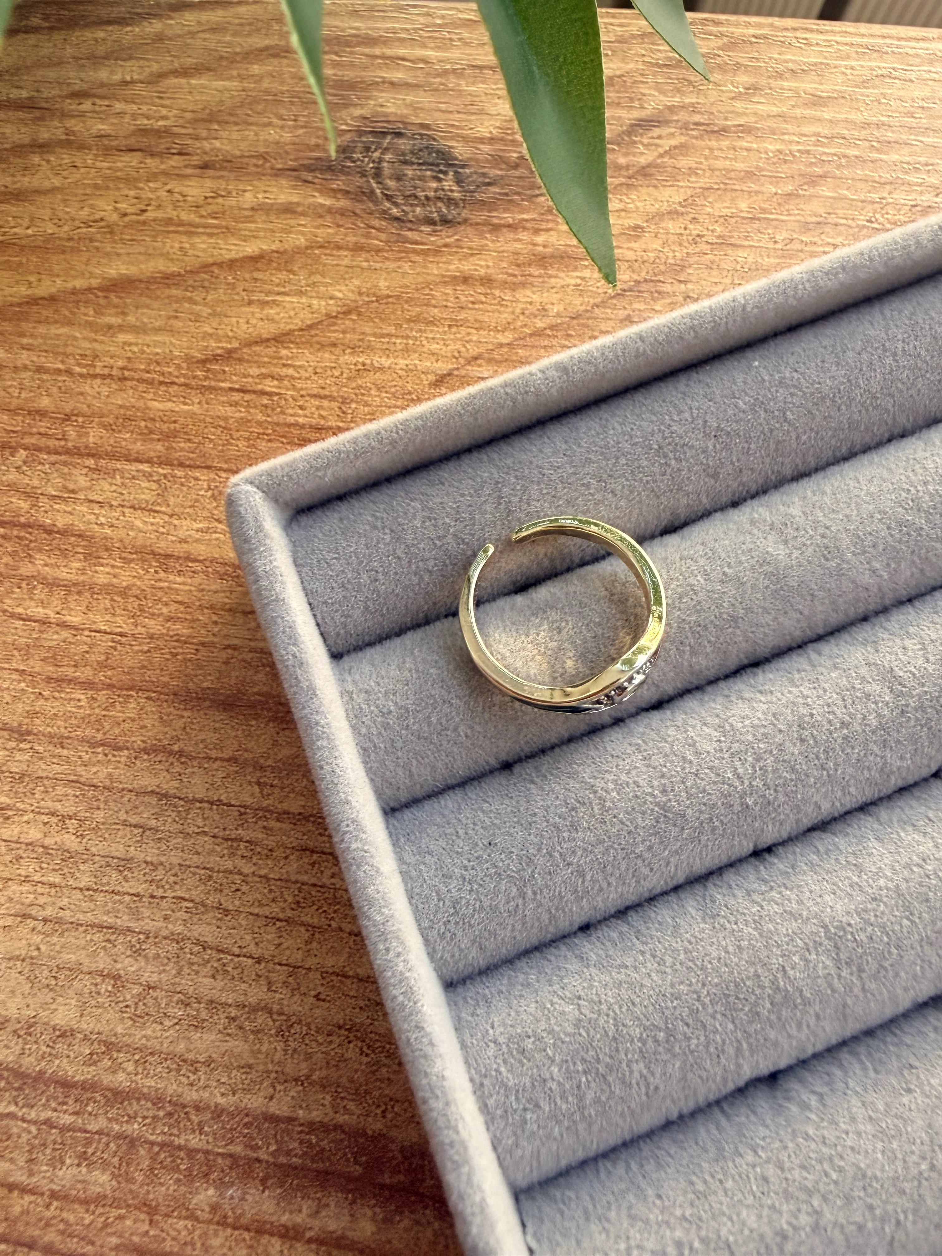 14K Altın Kaplama Kenarları Yeşil Mineli Çiçek Yüzük