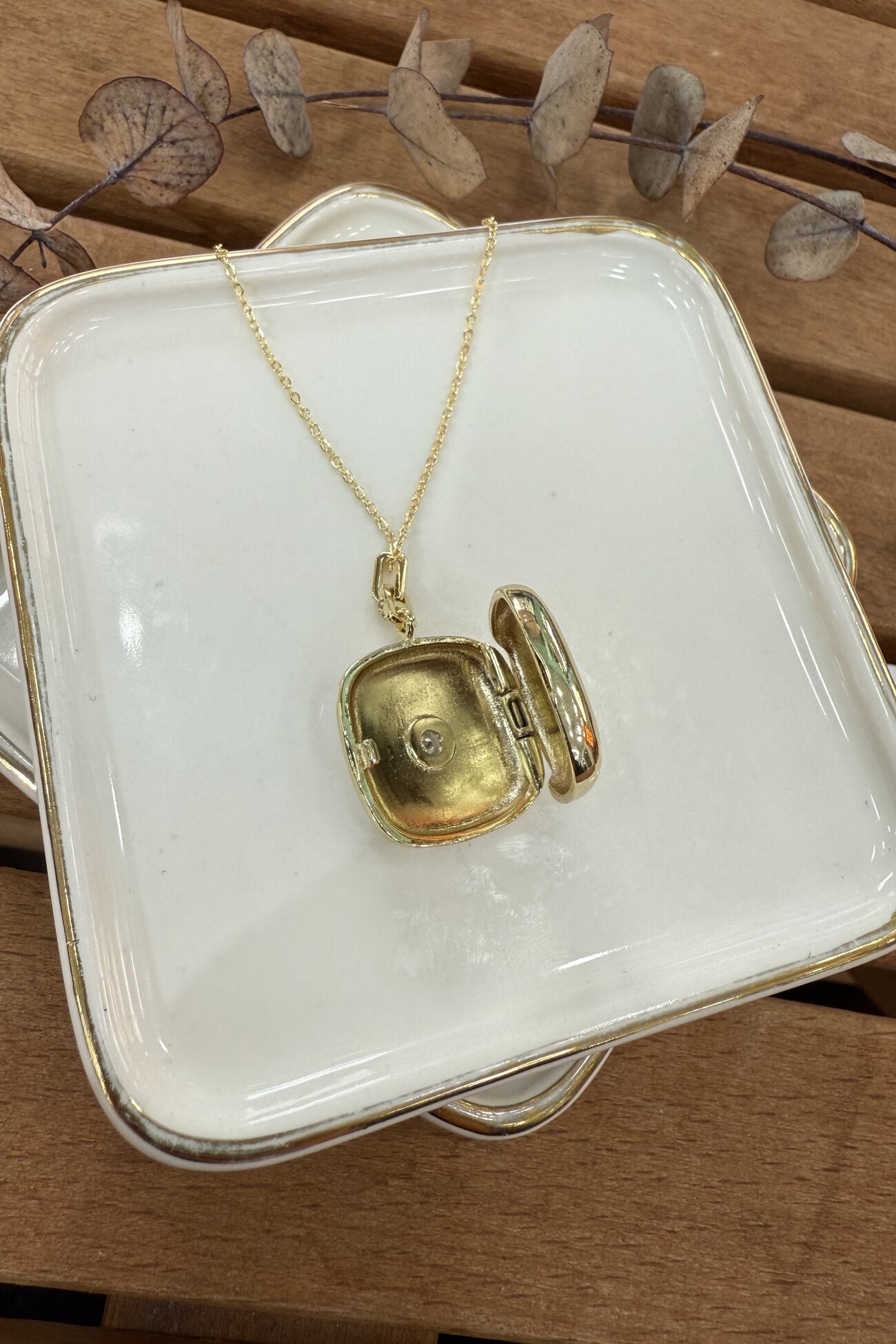 14K Altın Kaplama Kare Plaka Üzeri Beyaz Mineli Madalyon Kolye 57cm