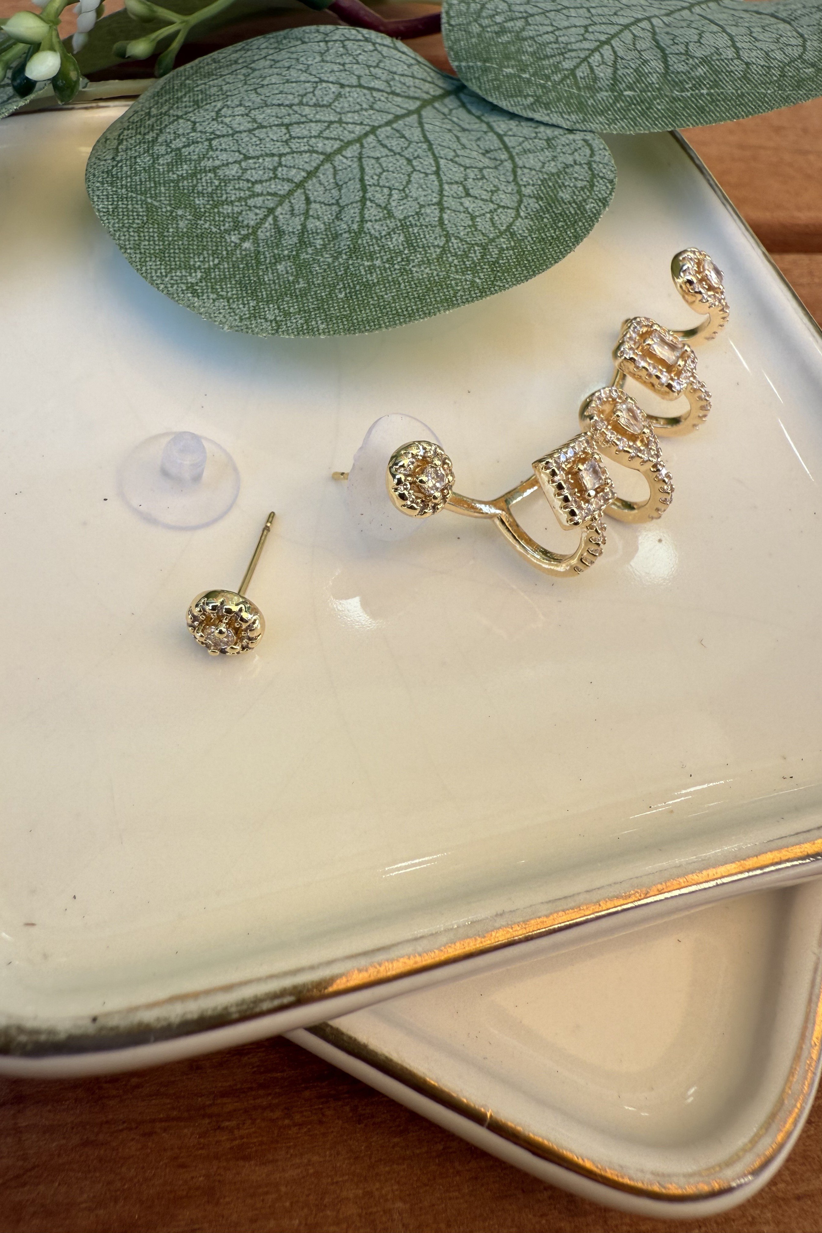 14K Altın Kaplama Kulağa Geçmeli 5'li Görünüm Küpe Gold