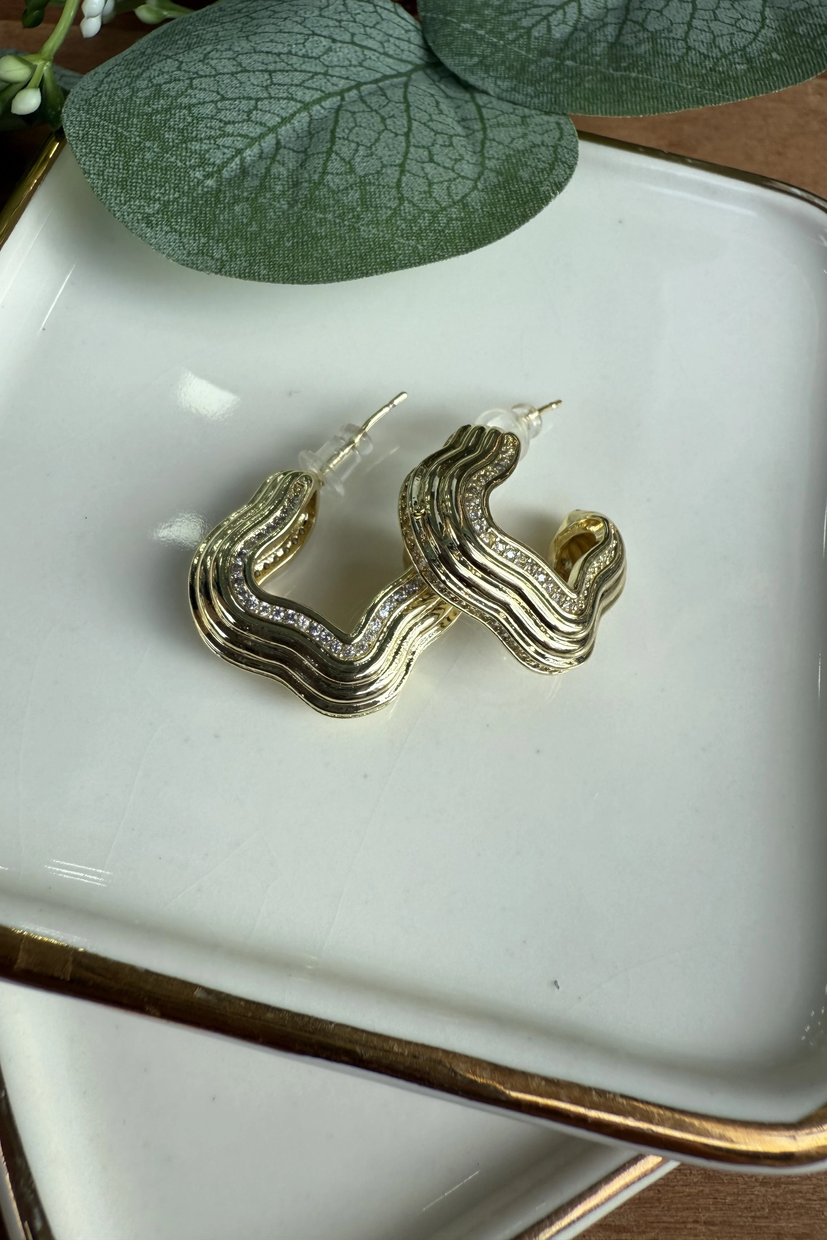 14K Altın Kaplama Minik Taşlı Dalga Küpe