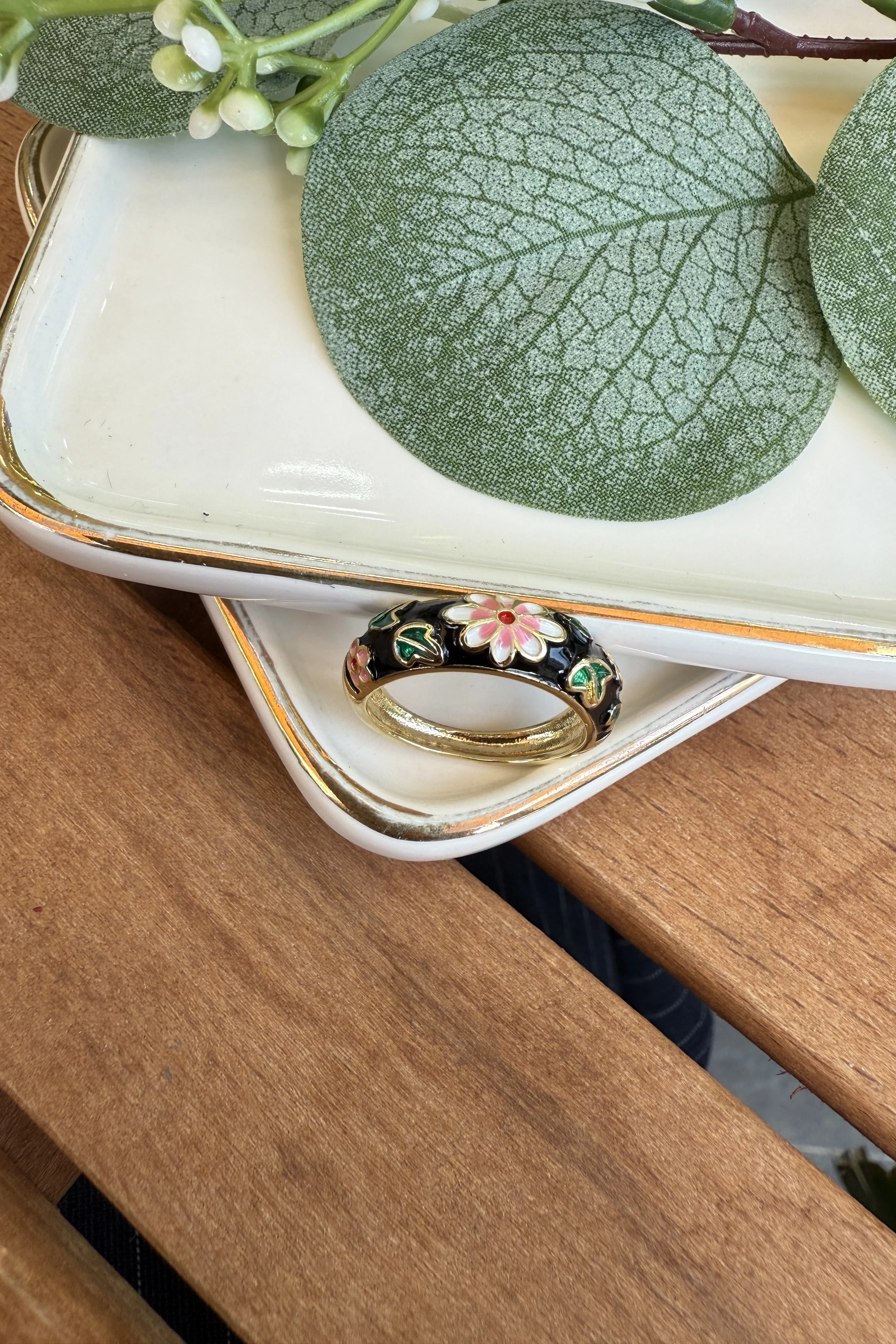 14K Altın Kaplama Siyah Mineli Çiçek Yüzük