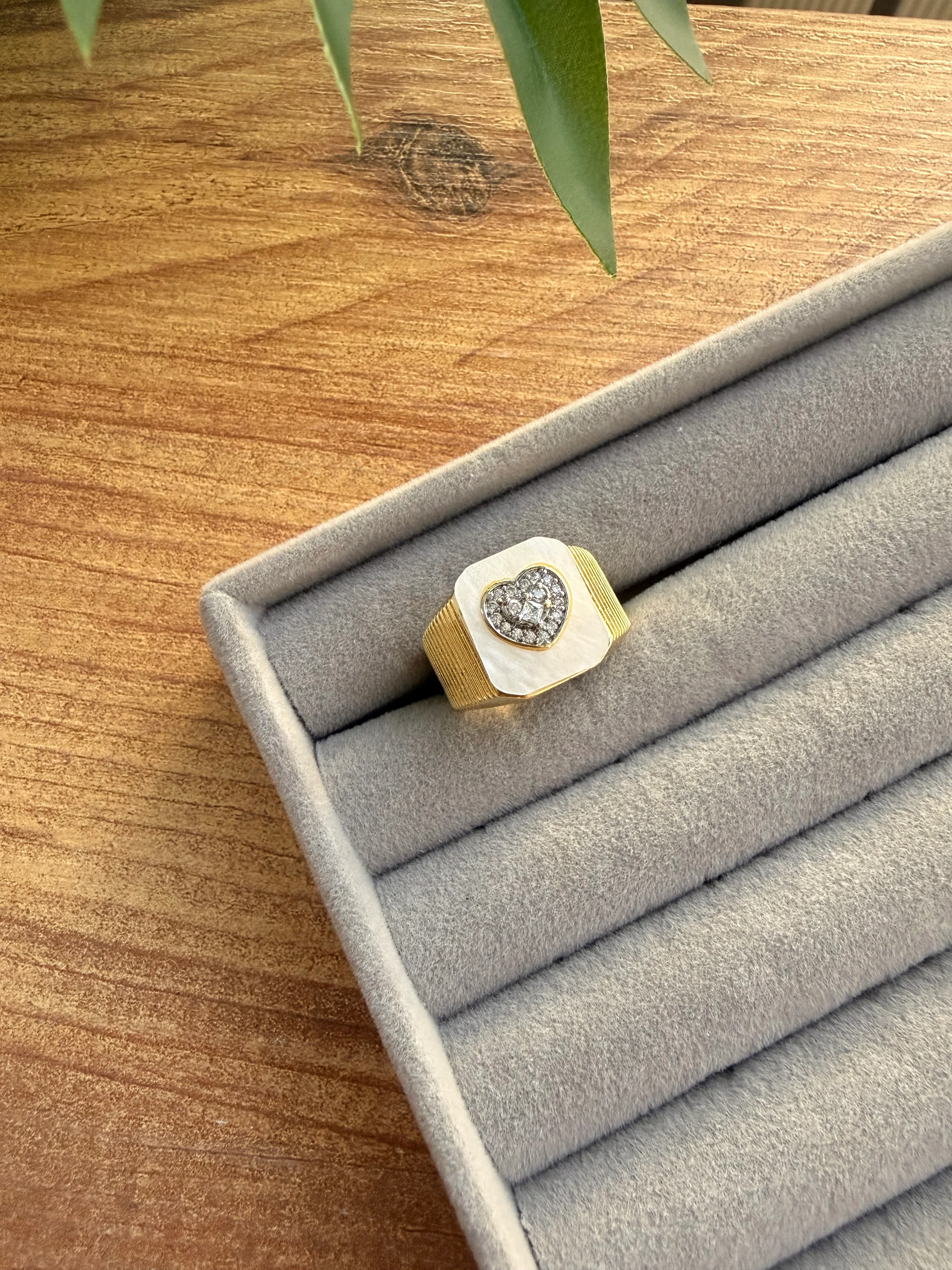 14K Altın Kaplama Beyaz Sedef Ortası Kalp Yüzük