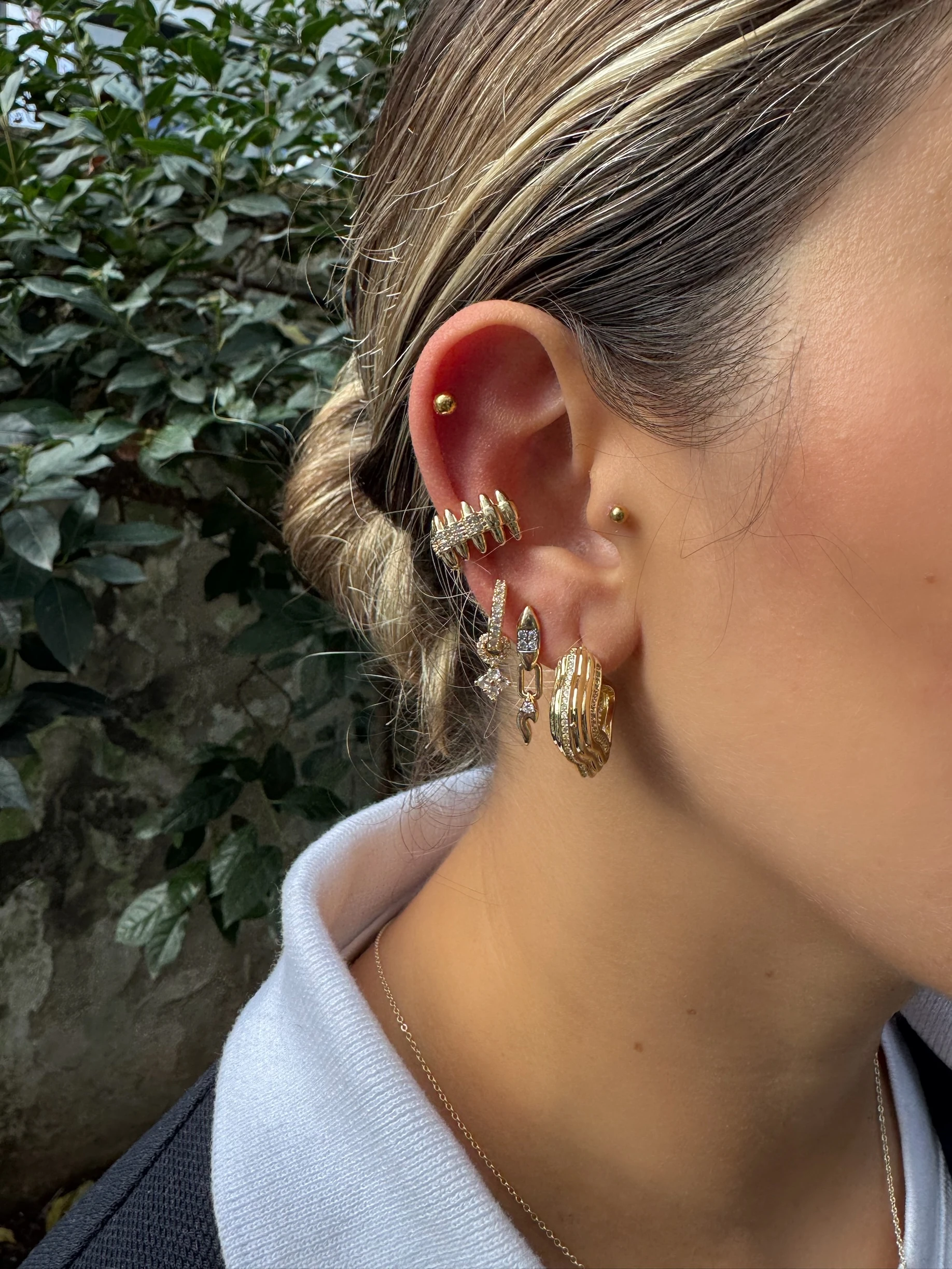 14K Altın Kaplama Minik Taşlı Dalga Küpe