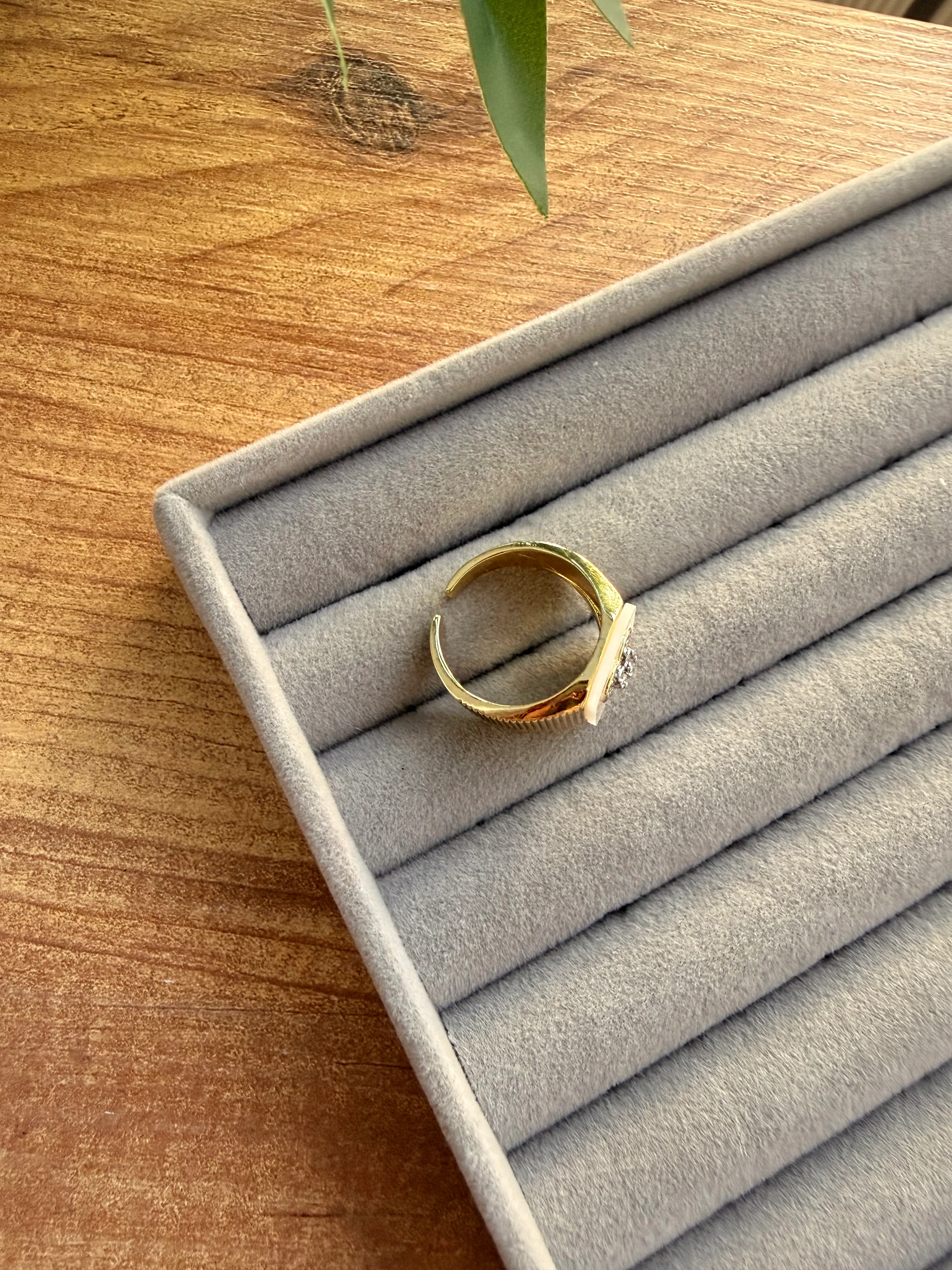 14K Altın Kaplama Beyaz Sedef Ortası Kalp Yüzük