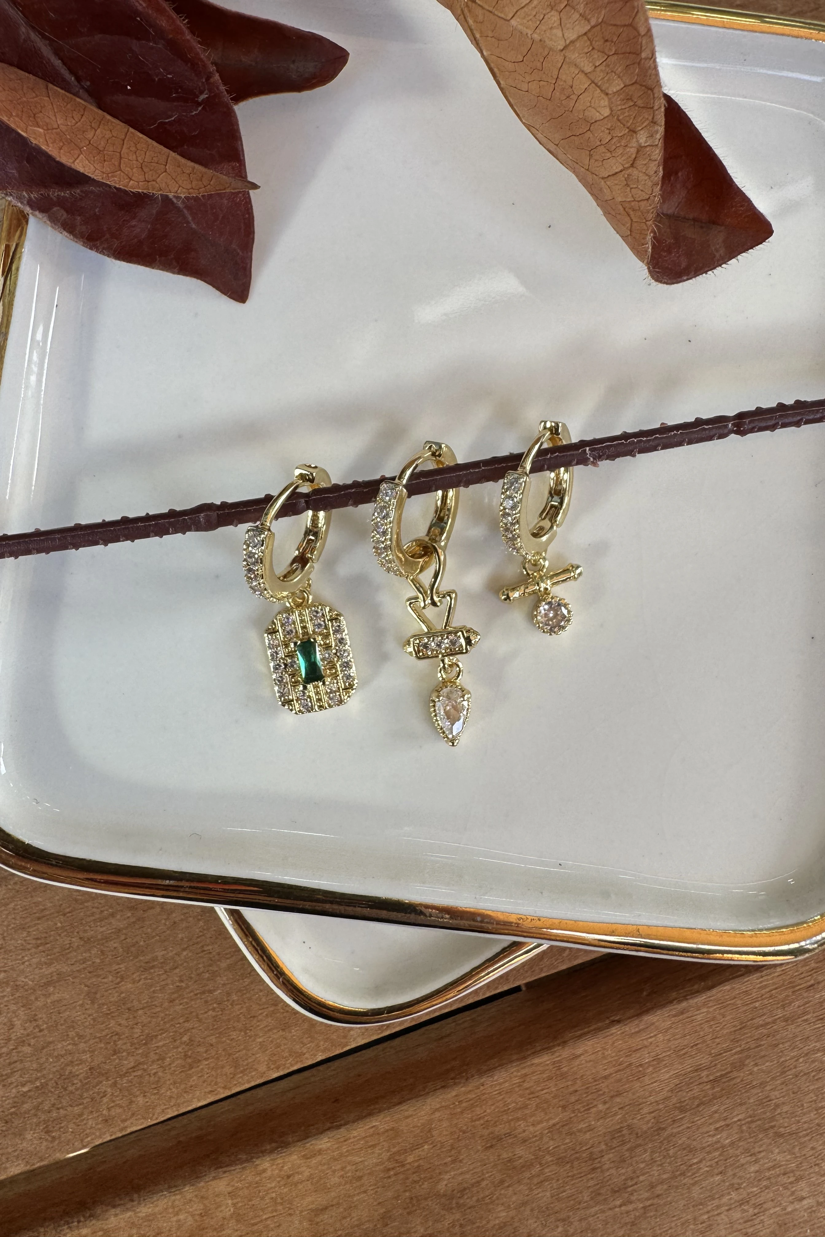 14K Altın Kaplama Yeşil Baget Taşlı 3'lü Küpe Seti Gold