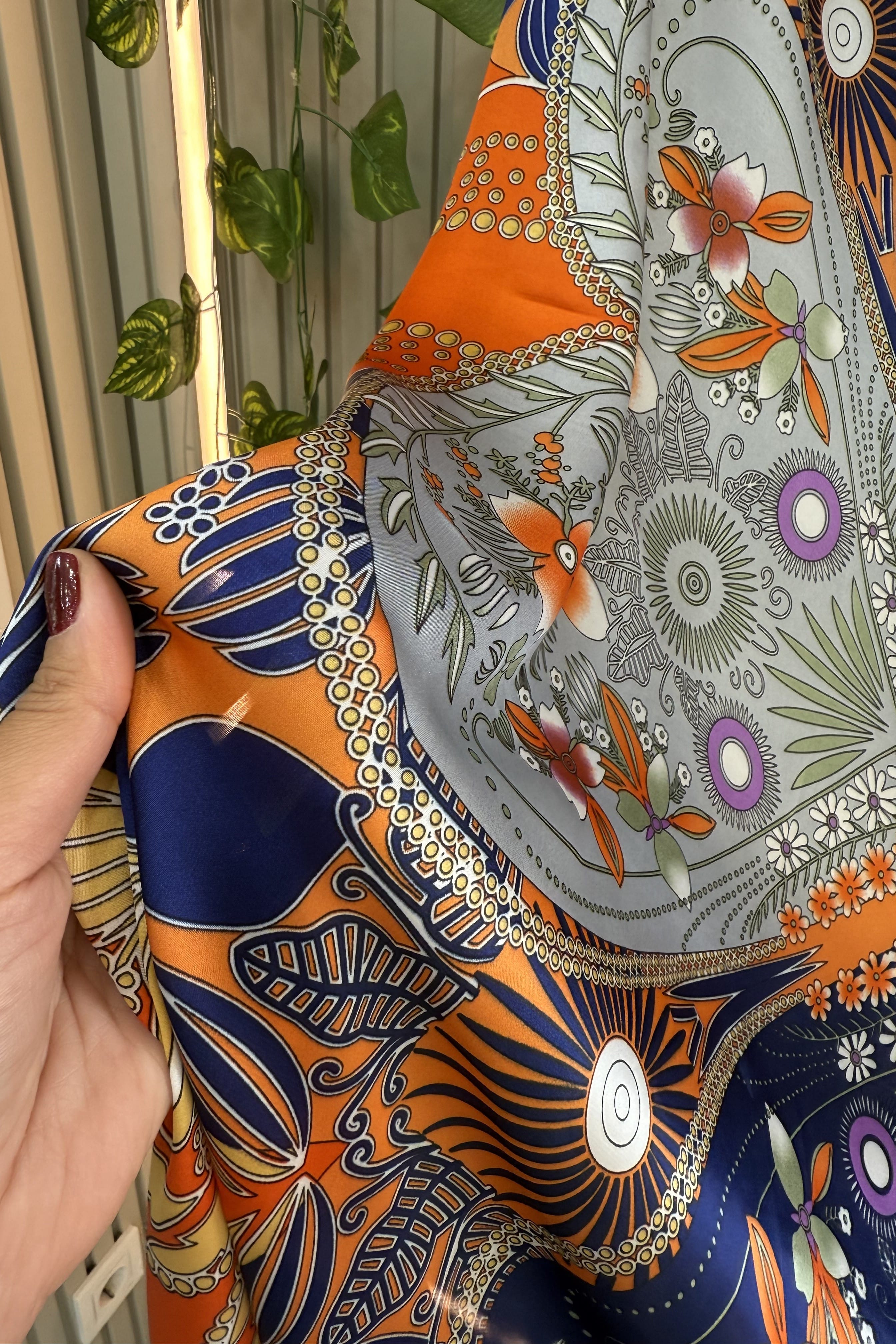 Turuncu Detaylı Yonca Fular 90*90cm