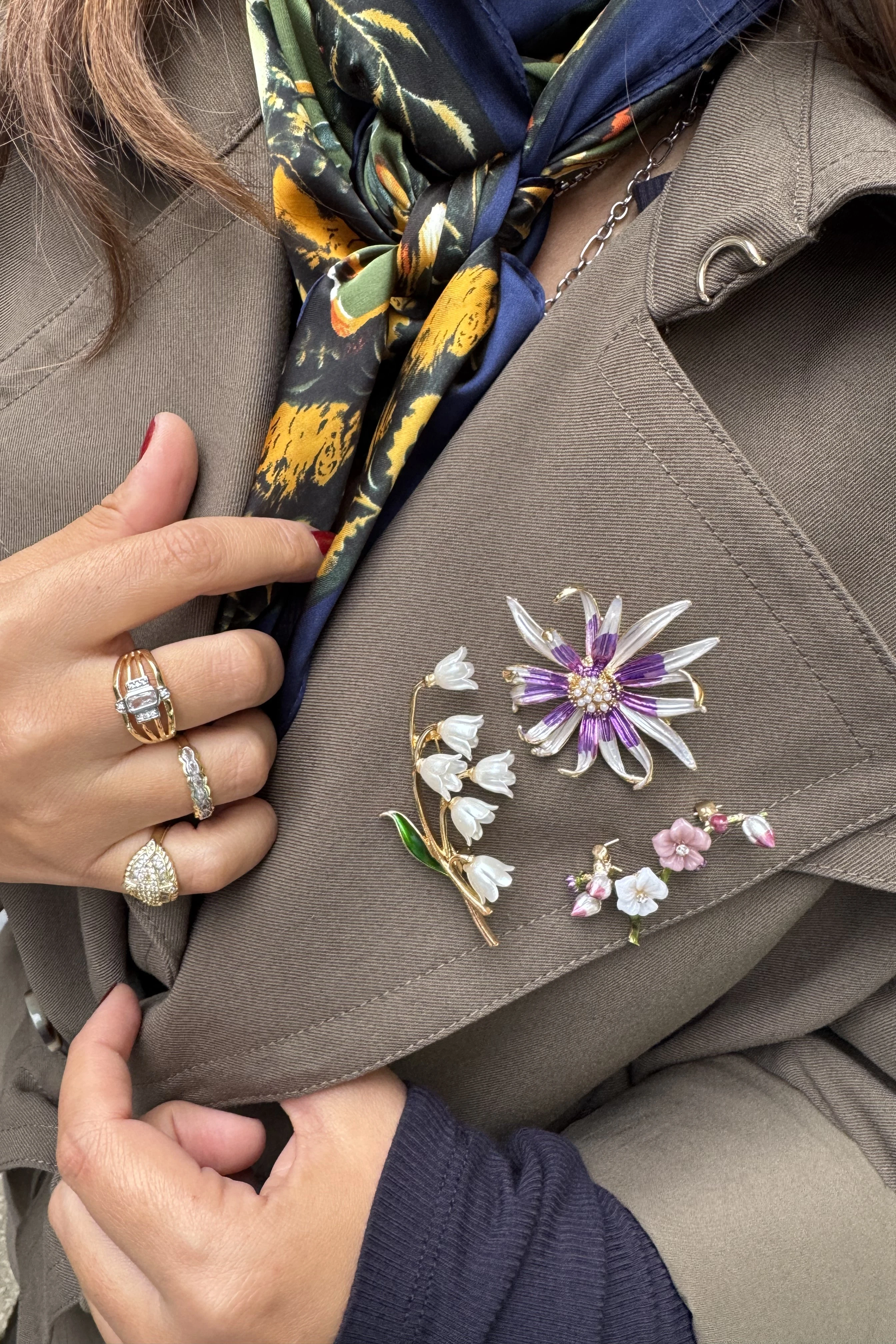 Mor Mineli Çiçek Broş