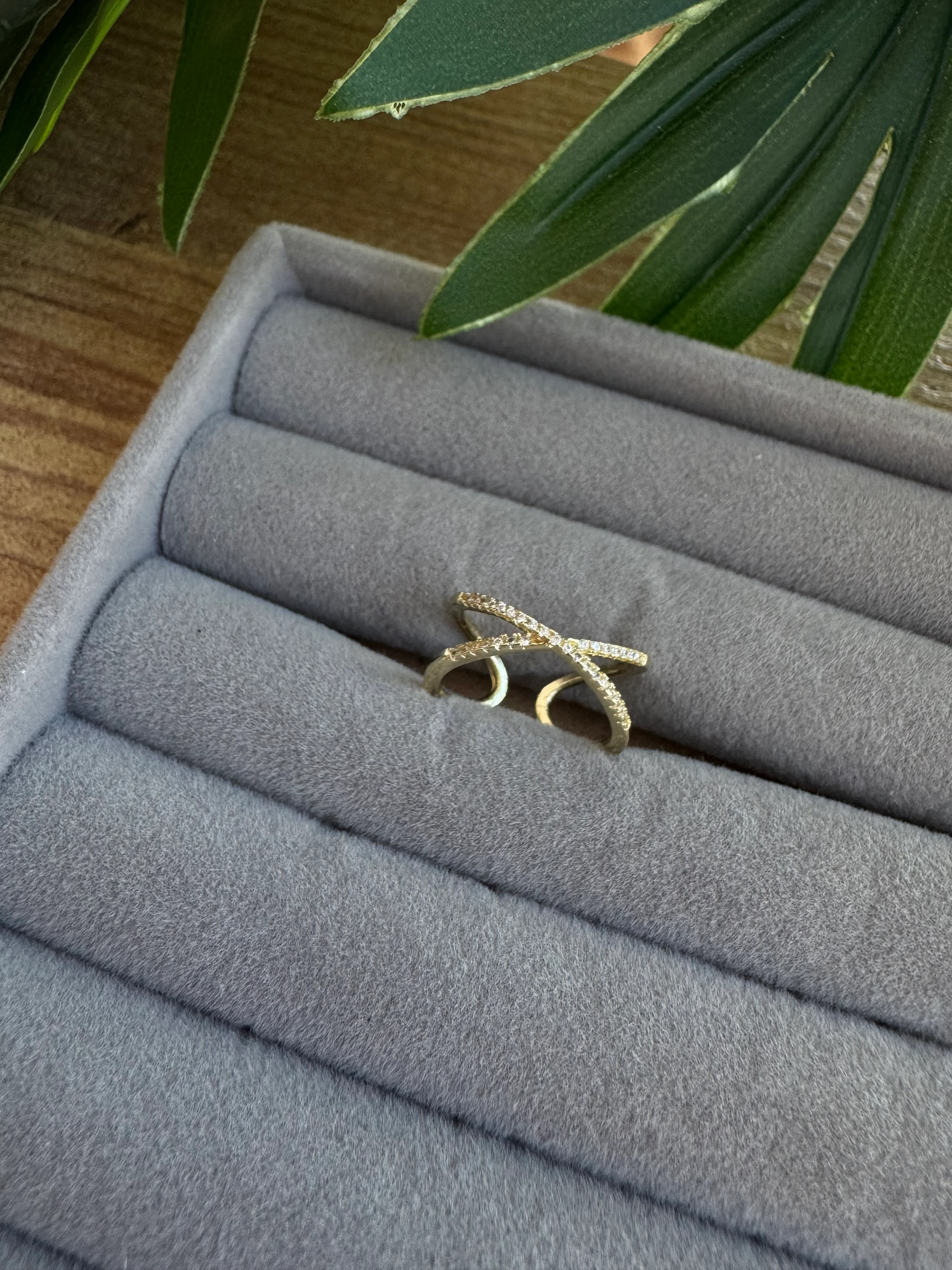 14K Altın Kaplama Taşlı X Geçişli Serçe Parmak Yüzüğü 