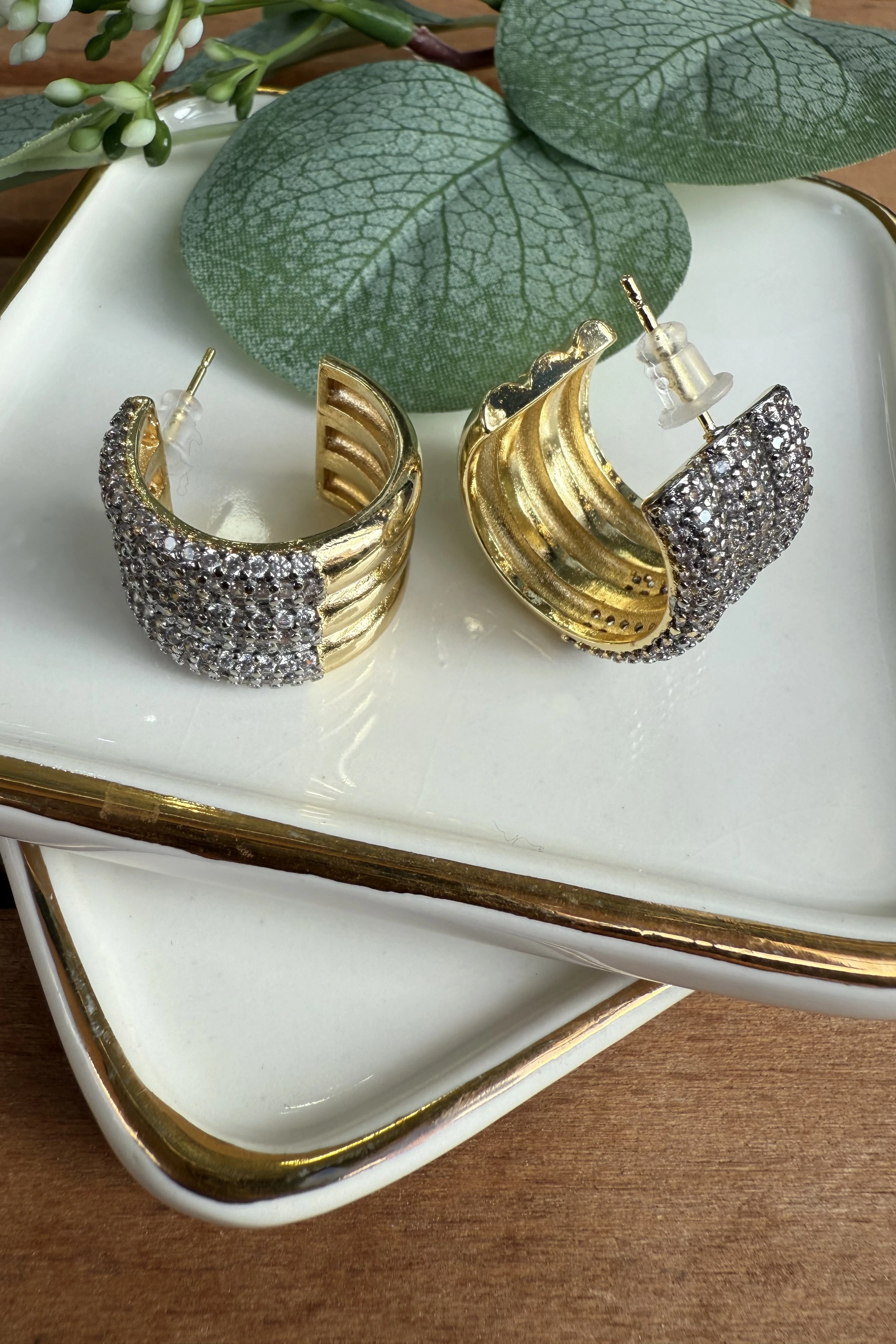 14K Altın Kaplama Üç Bombeli Taşlı İçi Boş Küpe