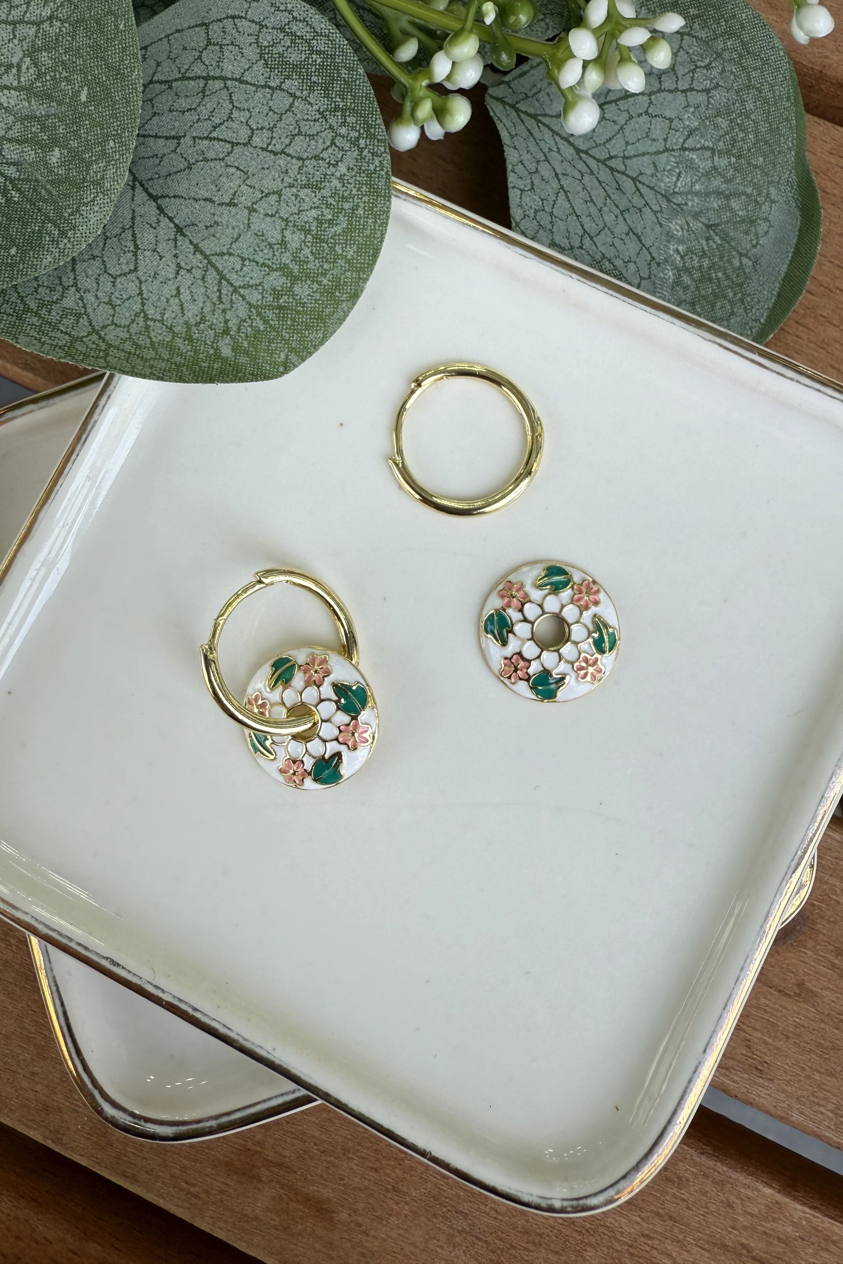 14K Altın Kaplama Isabella Beyaz Mineli Küpe