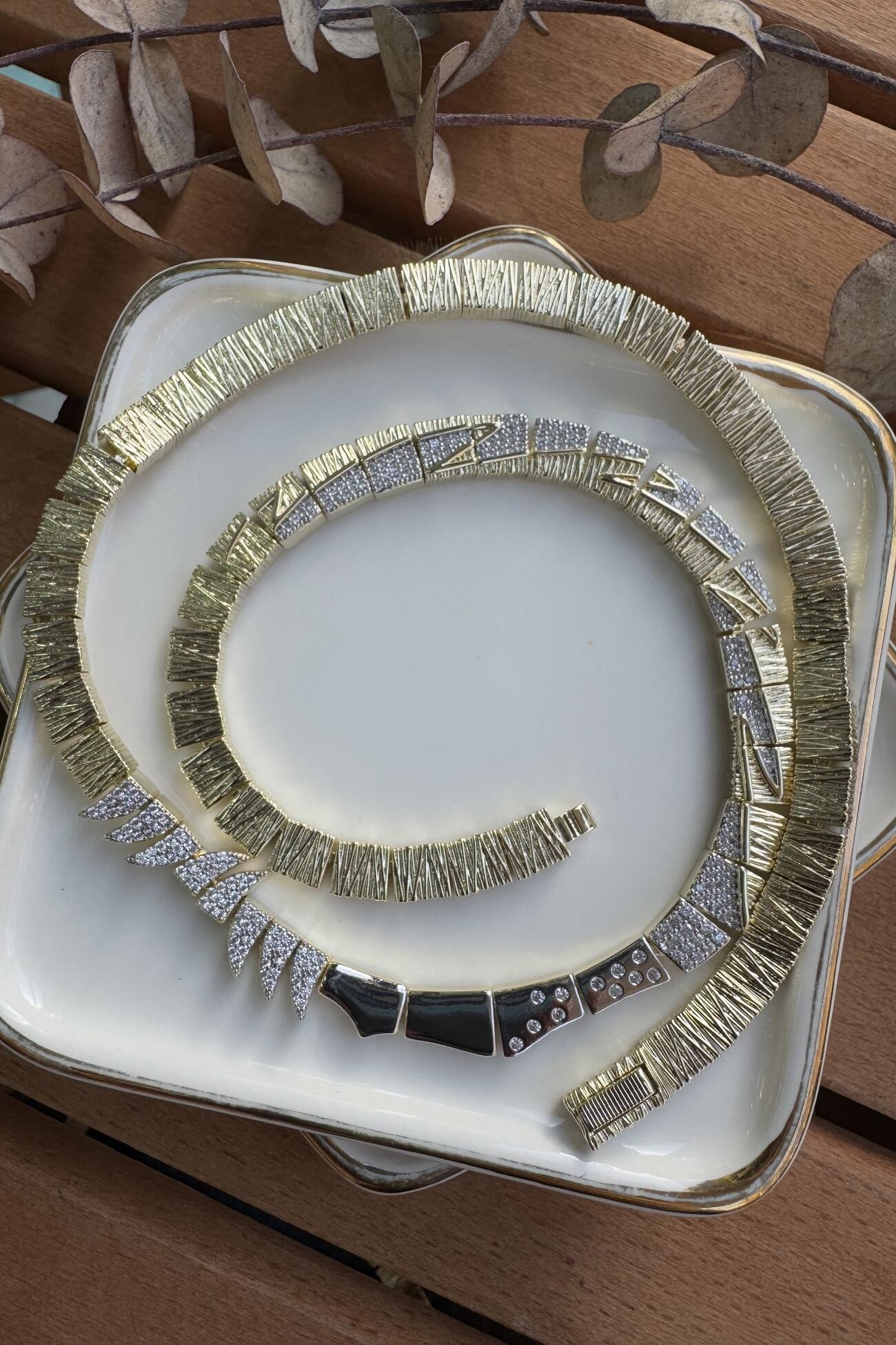 14K Altın Kaplama Dokulu, Taşlı Marka Kolye 45cm