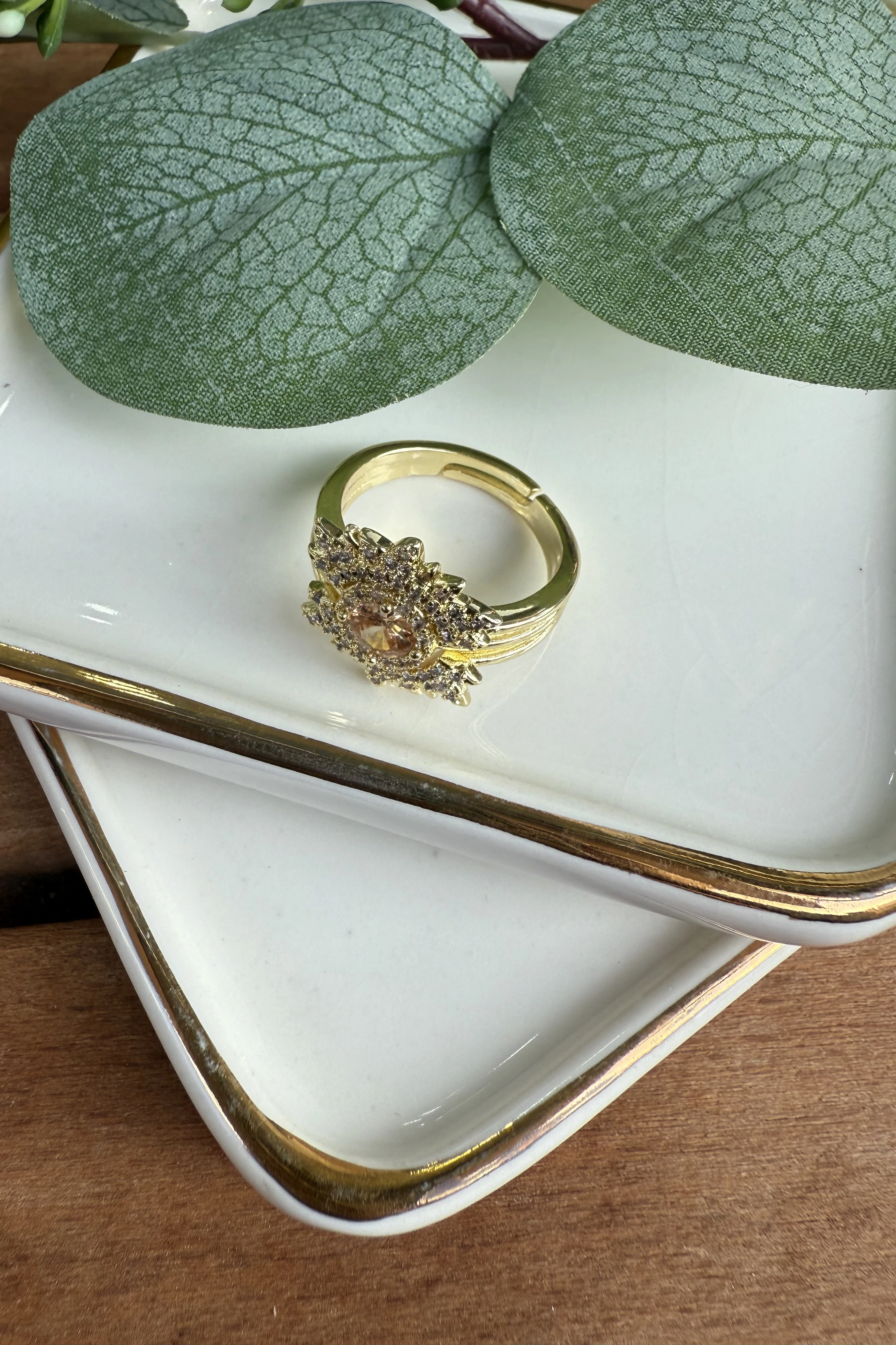 14K Altın Kaplama Kenarları Tırtıklı Taşlı Çiçek Yüzük