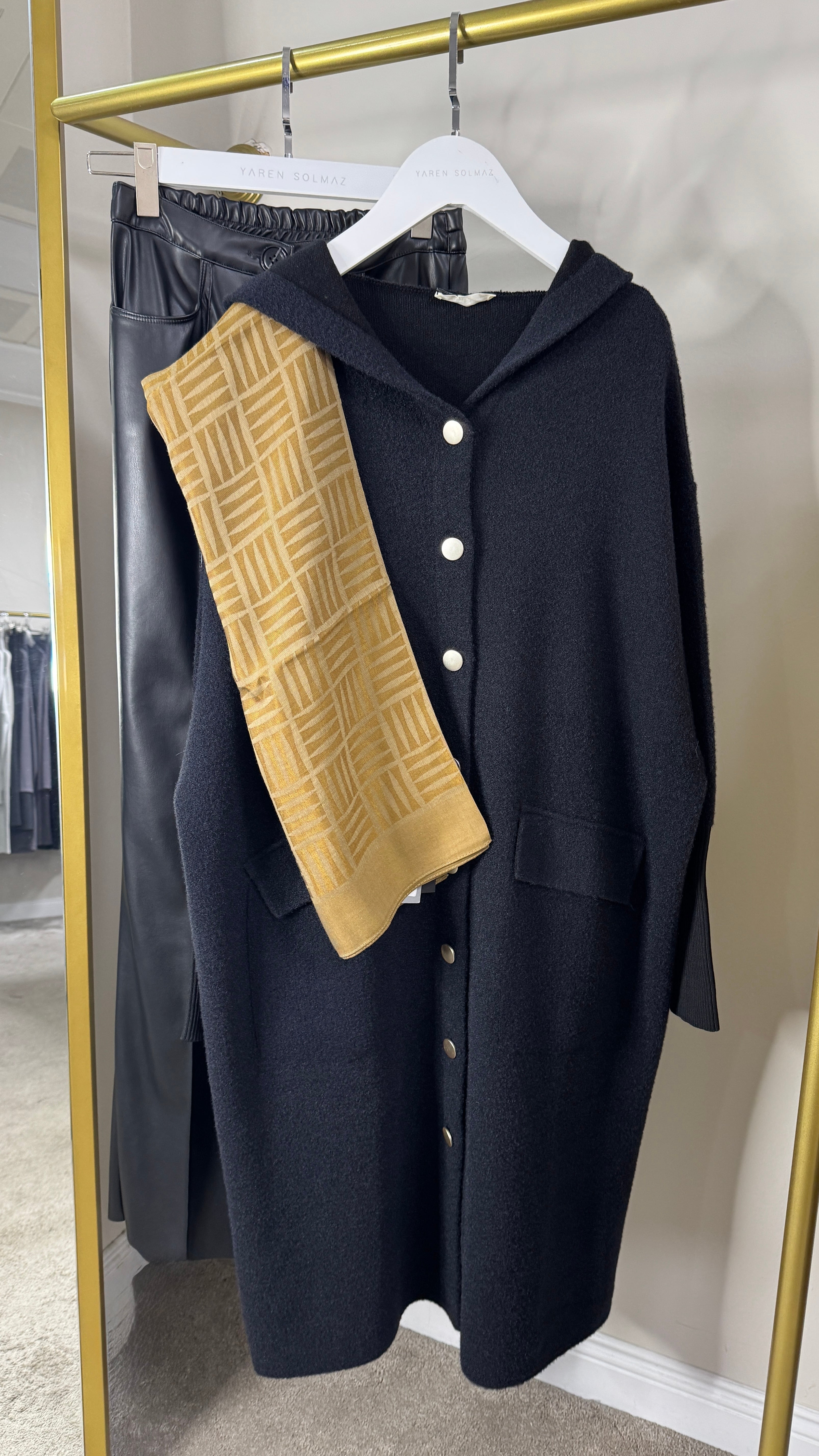 Gold düğmeli uzun angora hırka