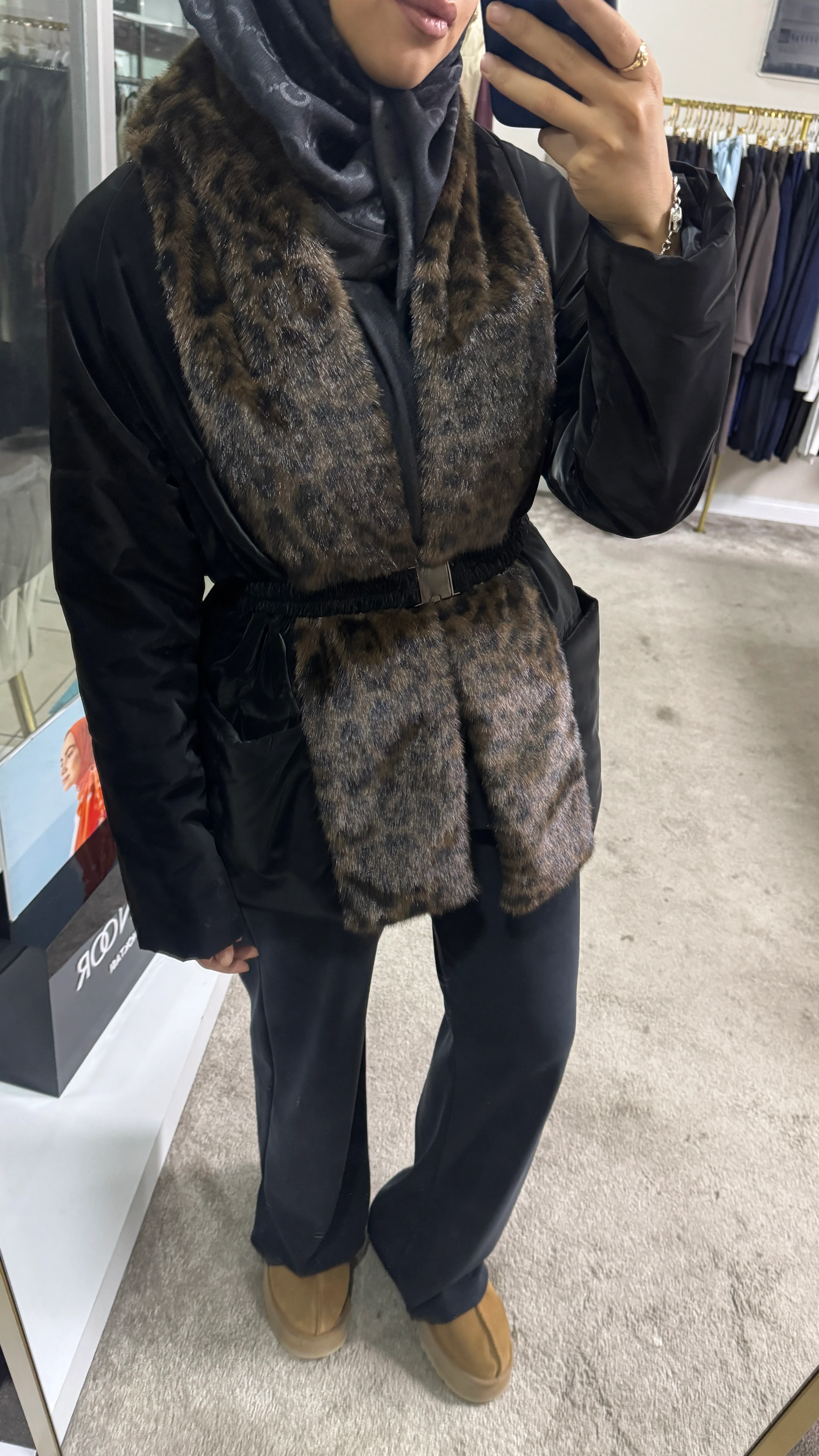 Leopar Detaylı Kuşaklı Şişme Kaban – Siyah