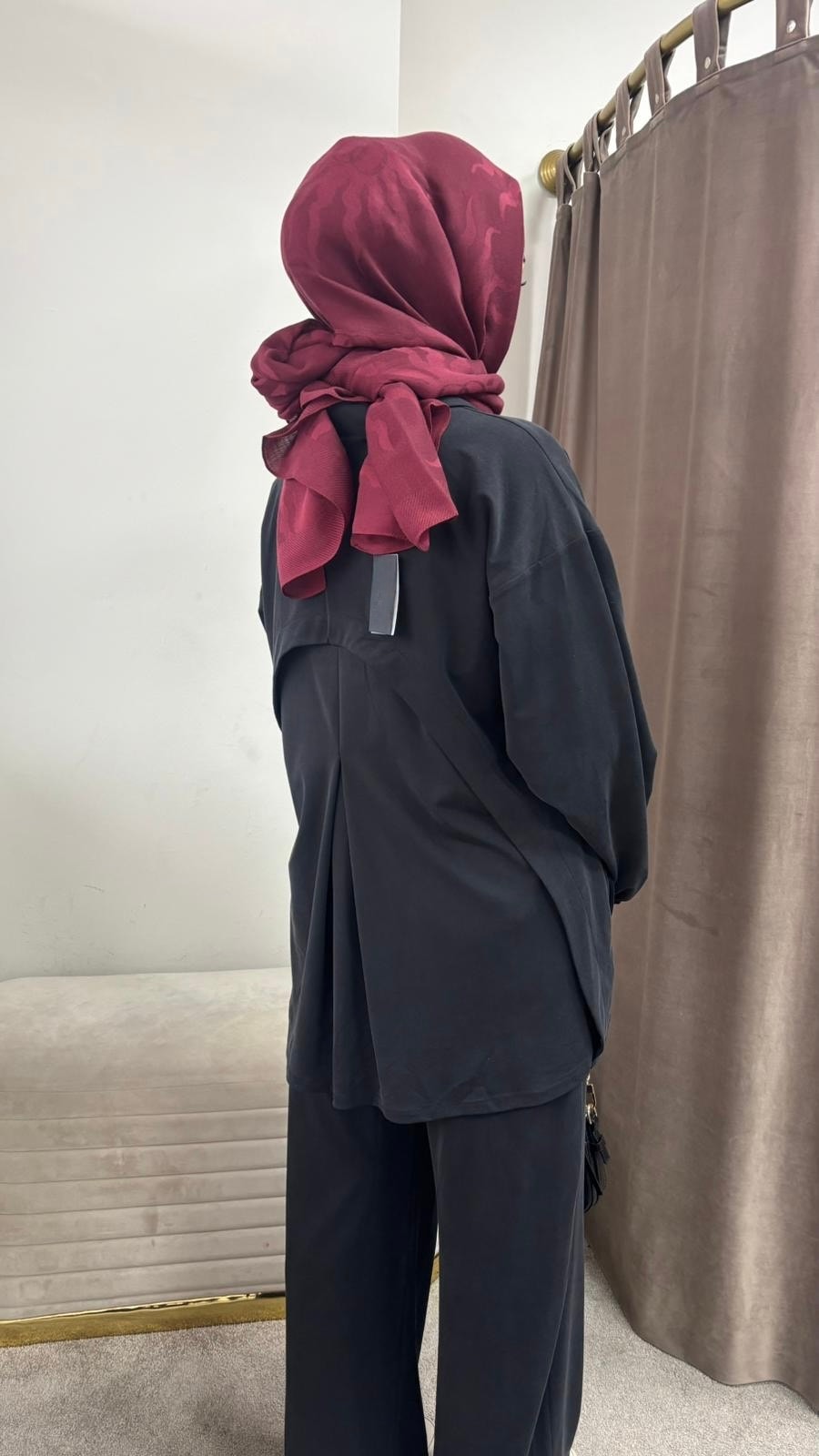 Sırt detaylı eşofman takımı