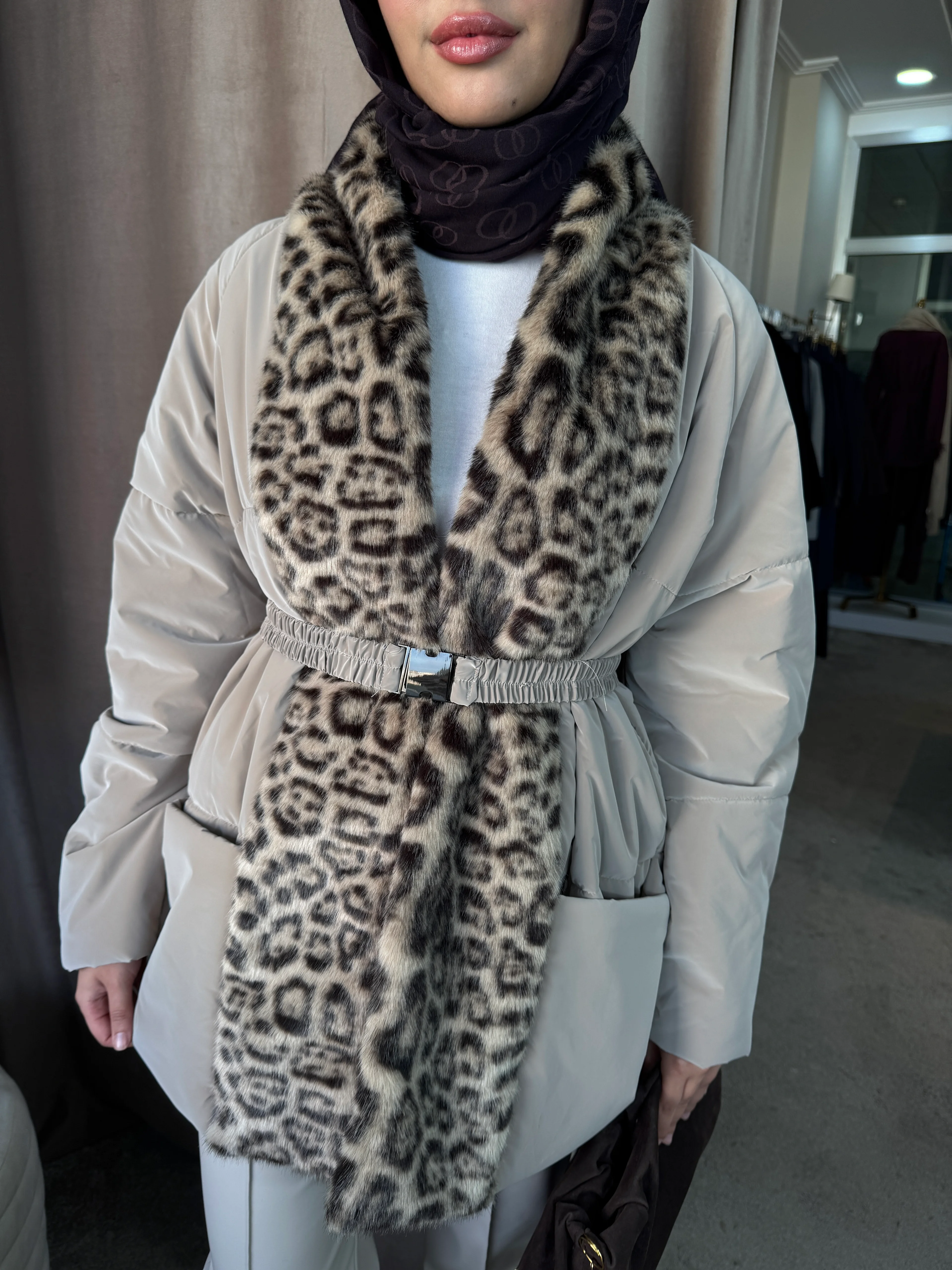 Leopar Detaylı Kuşaklı Şişme Kaban – Bej