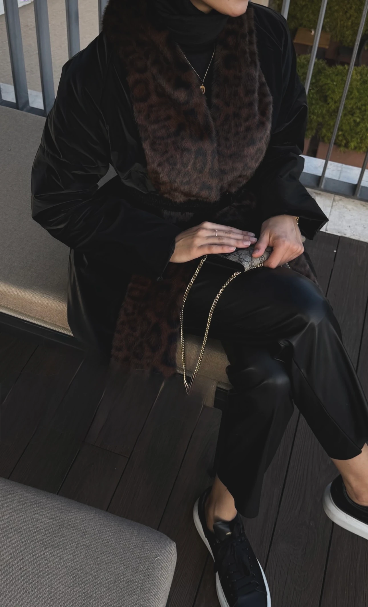 Leopar Detaylı Kuşaklı Şişme Kaban – Siyah