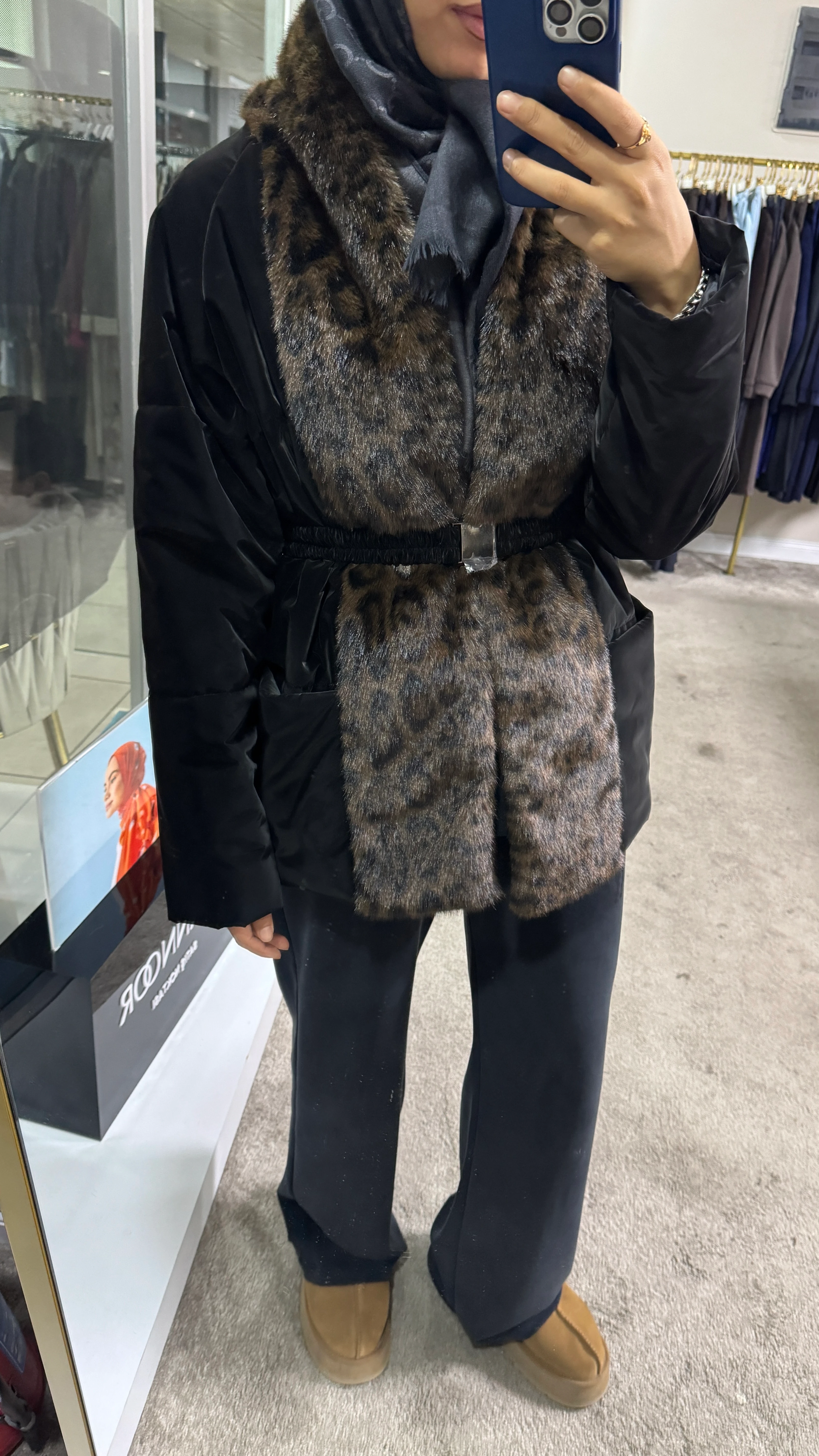 Leopar Detaylı Kuşaklı Şişme Kaban – Siyah