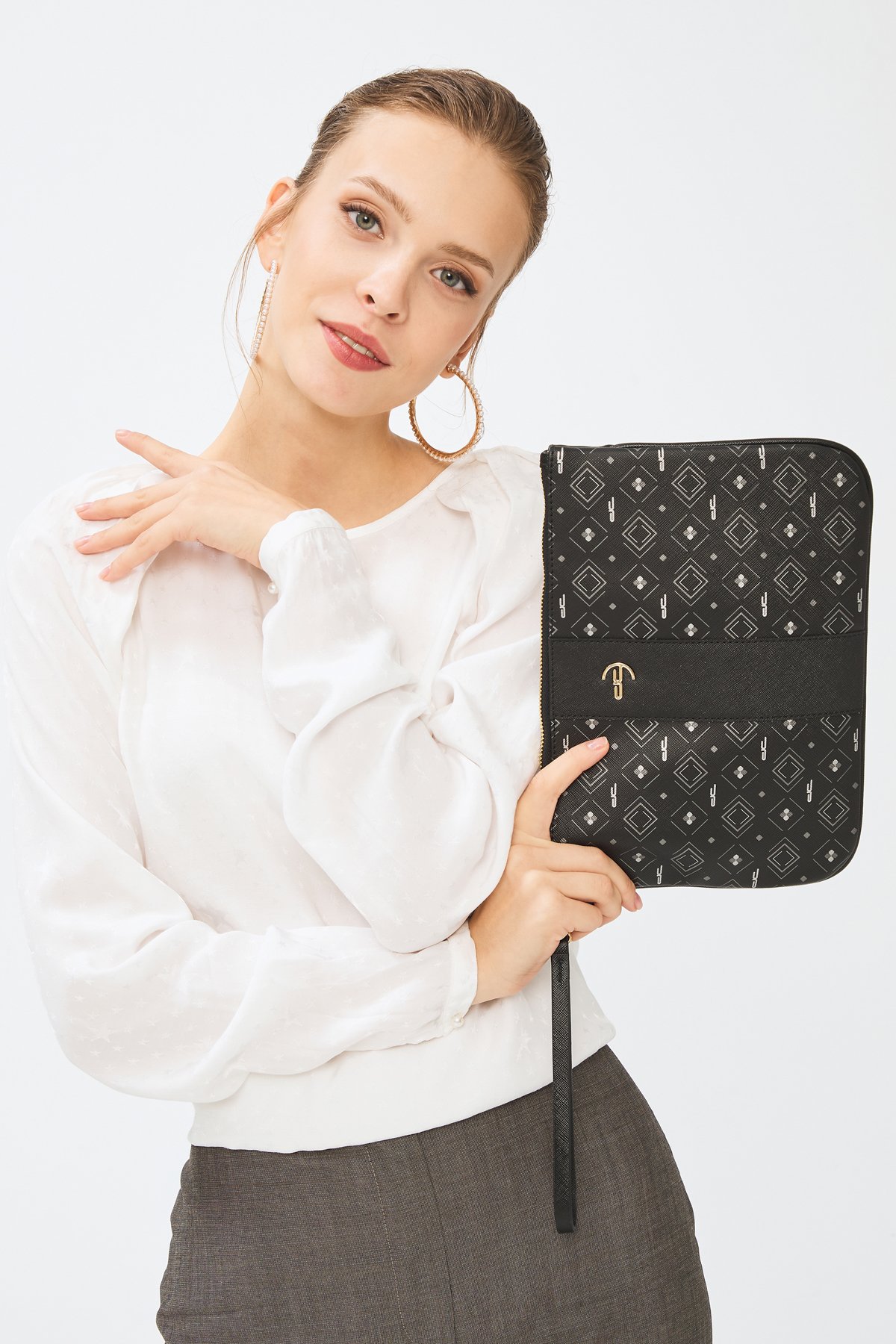 Kadın Basic Clutch Çanta Monogram Desenli Şeritli Logolu Siyah Gri