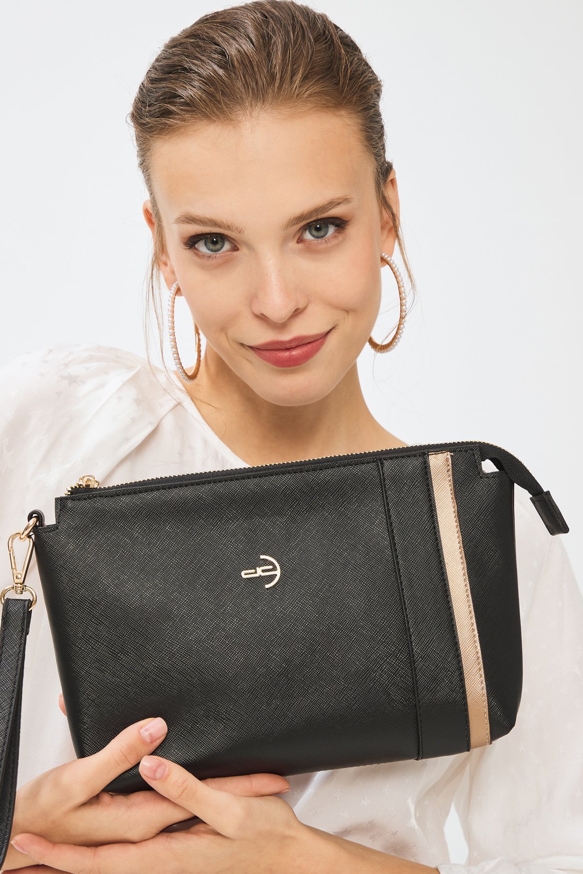 Kadın Basic Clutch Çanta Düz Desenli Şeritli Logolu Altın Siyah