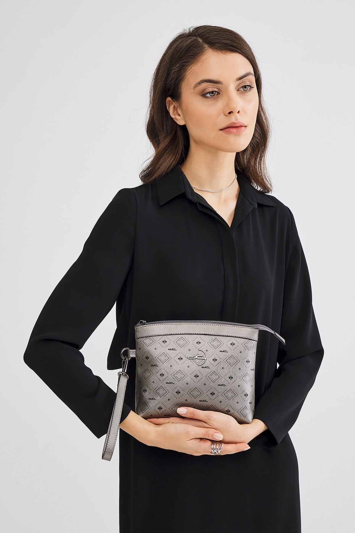 Kadın Basic Clutch Çanta Monogram Desenli Logolu Gümüş Siyah