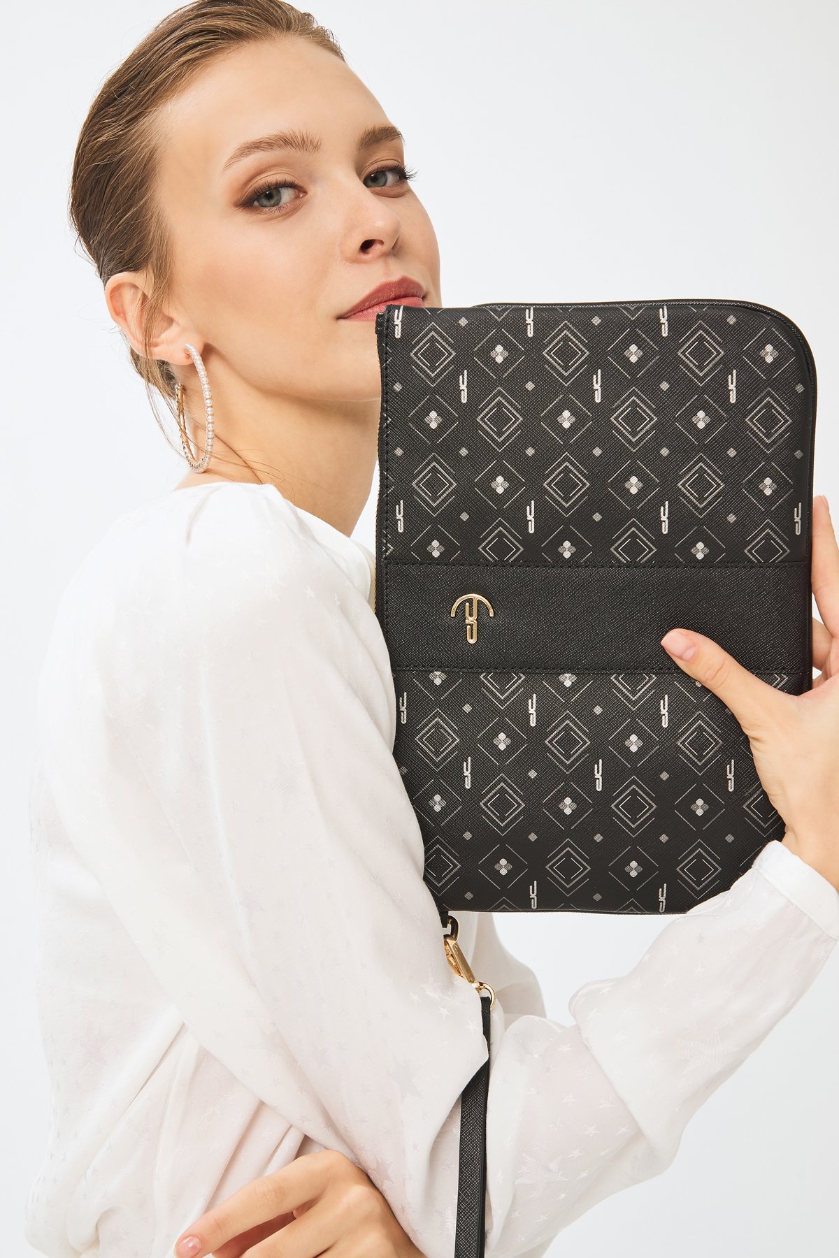 Kadın Basic Clutch Çanta Monogram Desenli Şeritli Logolu Siyah Gri