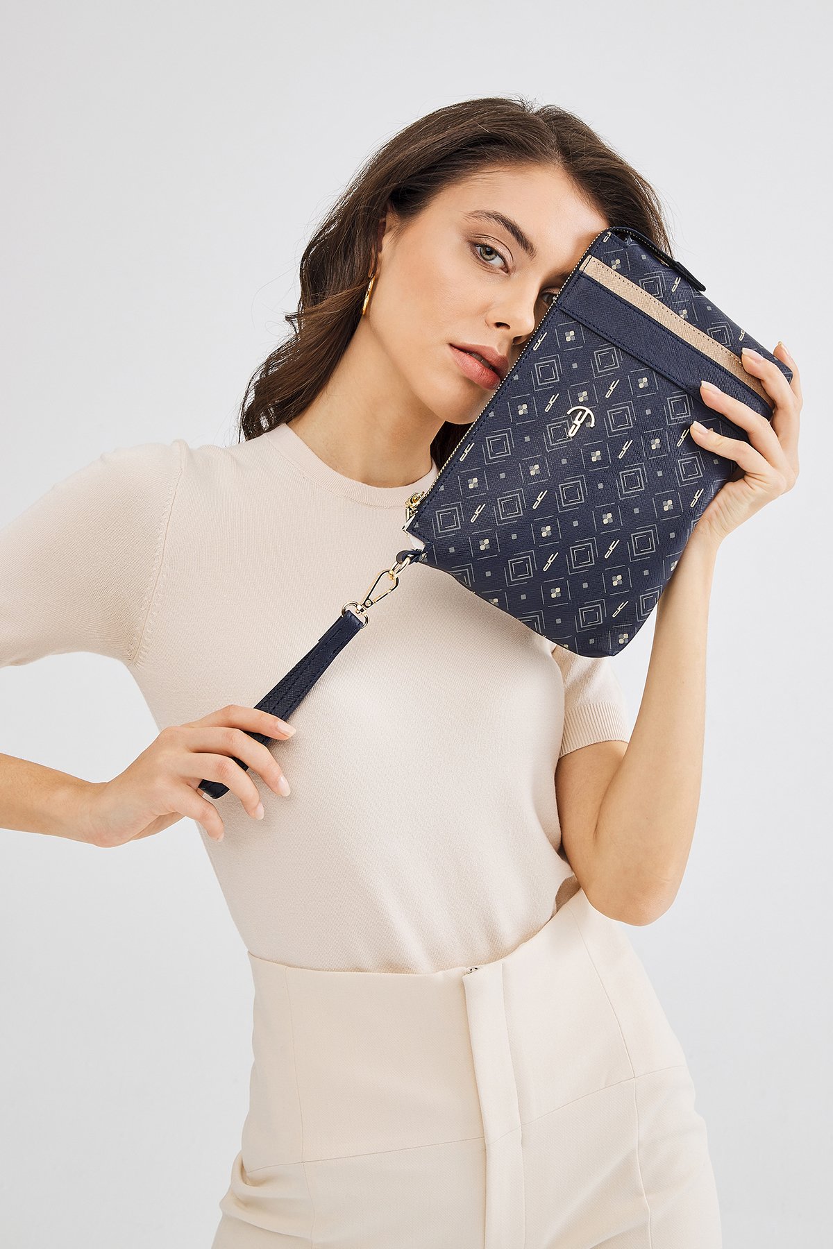 Kadın Basic Clutch Çanta Monogram Desenli Şeritli Lacivert Beyaz