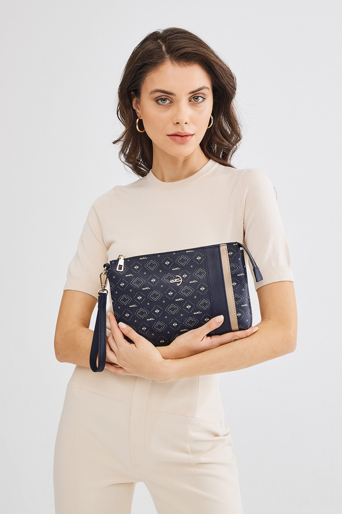 Kadın Basic Clutch Çanta Monogram Desenli Şeritli Lacivert Beyaz