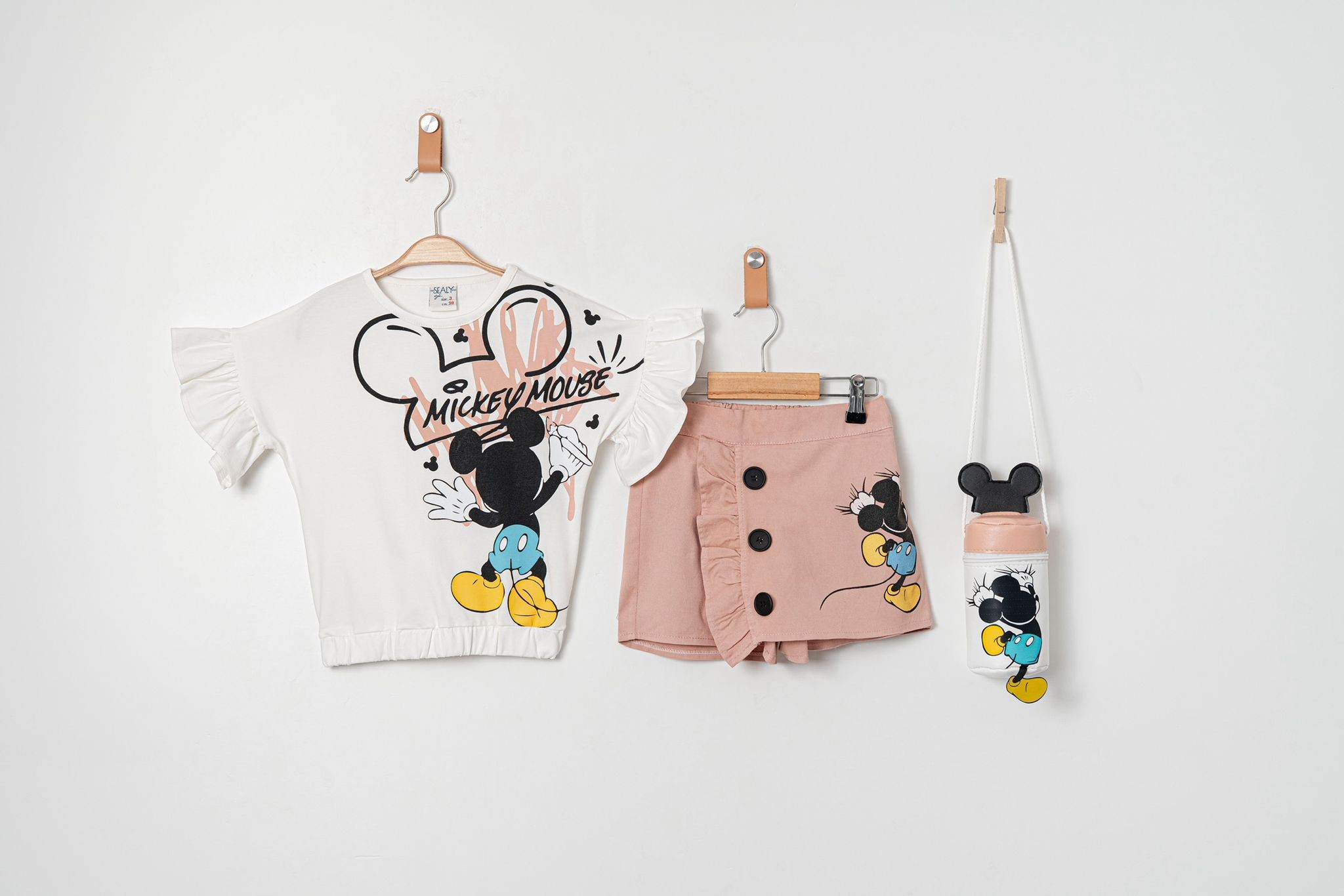 Mickey Mouse Baskılı Kız Çocuk Takım – Tişört, Şort ve Çanta