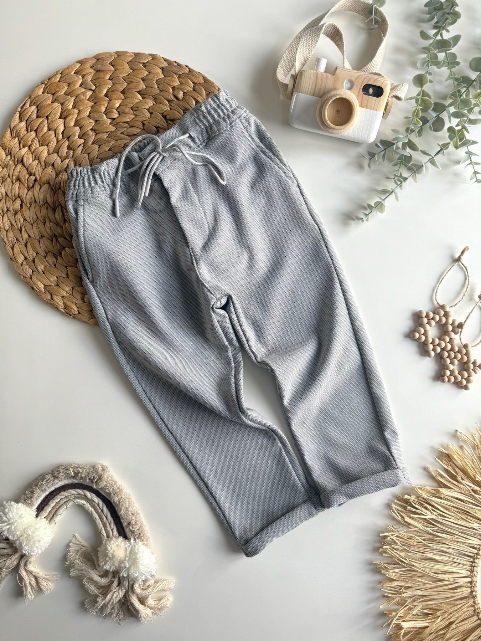 Beyaz Polo Yaka ve Jogger Pantolon Takım