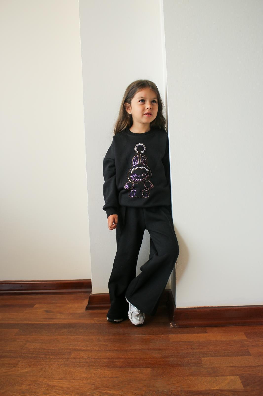 Siyah Labubu Desenli 3 İplik Sweatshirt ve Bol Paça Takım