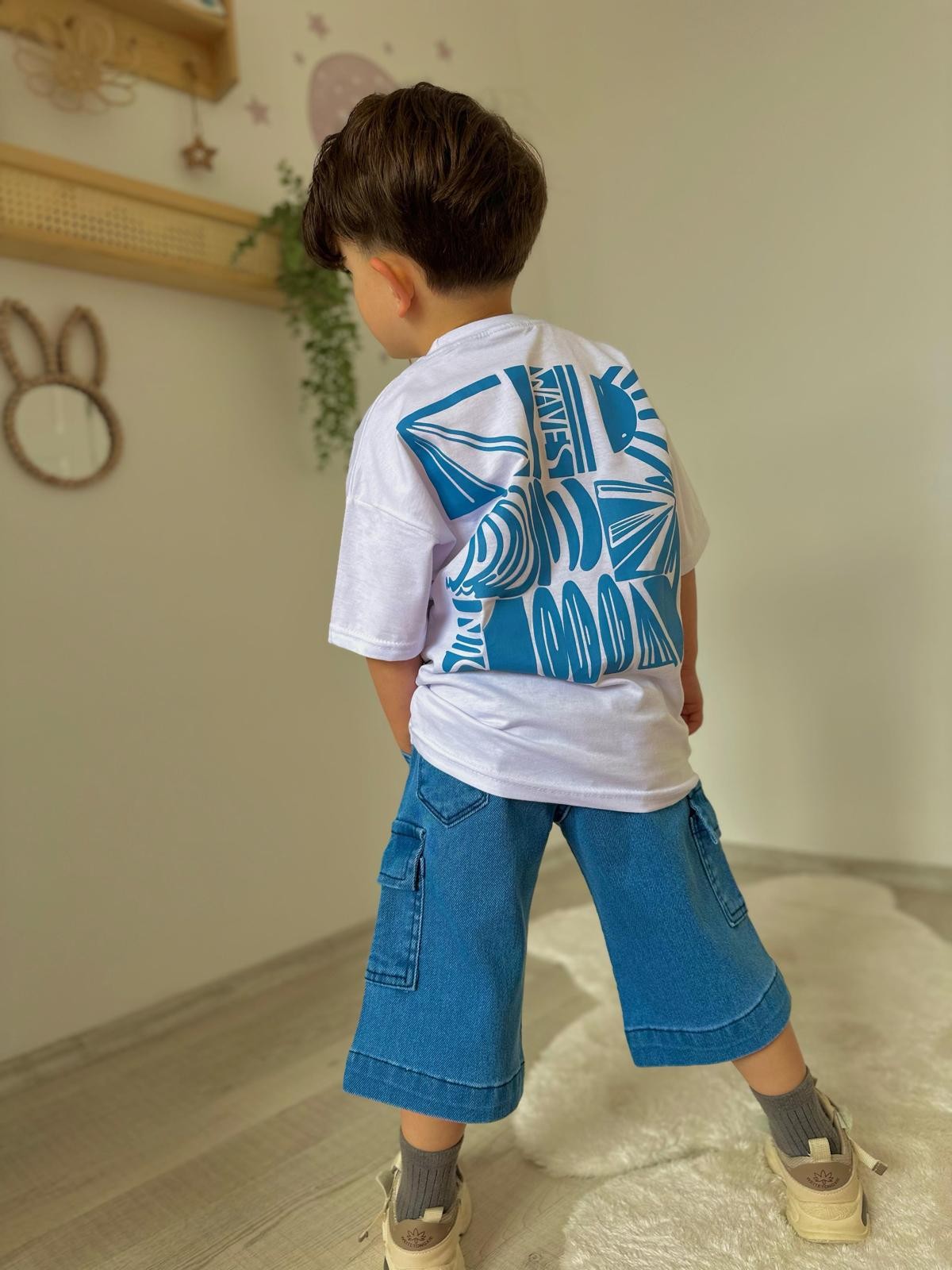 Erkek Çocuk Oversize Baskılı Tişört ve Denim Kargo Şort Takımı