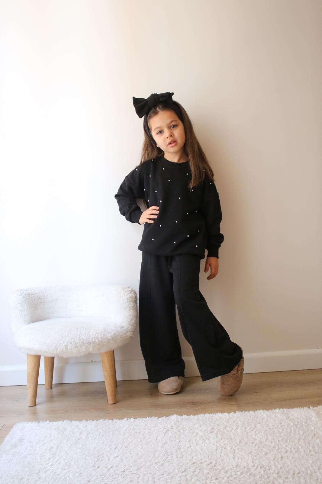 Siyah İnci Detaylı  3 İplik Sweatshirt ve Bol Paça Takım