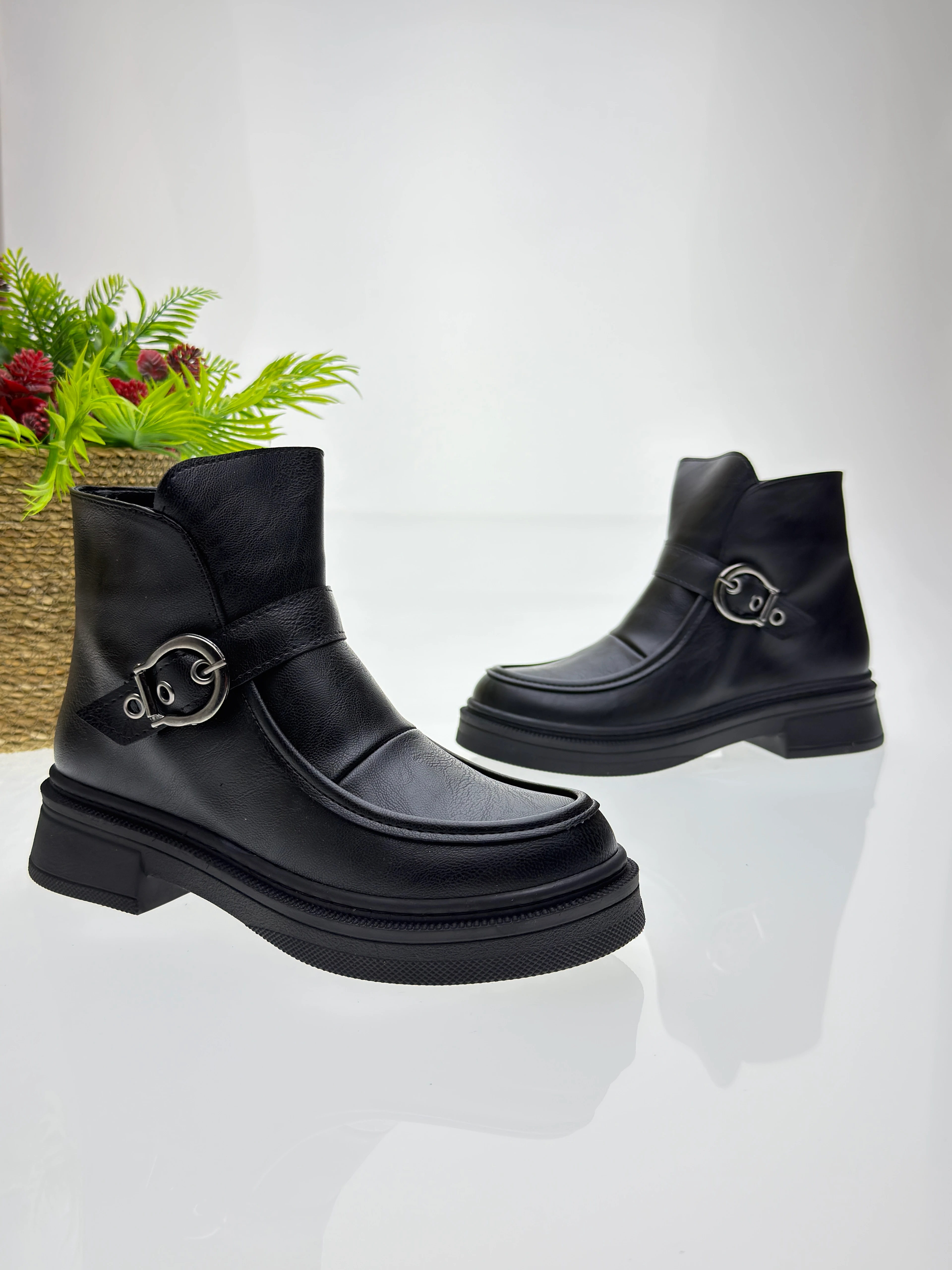 Maskülen Kadın Bot - Siyah