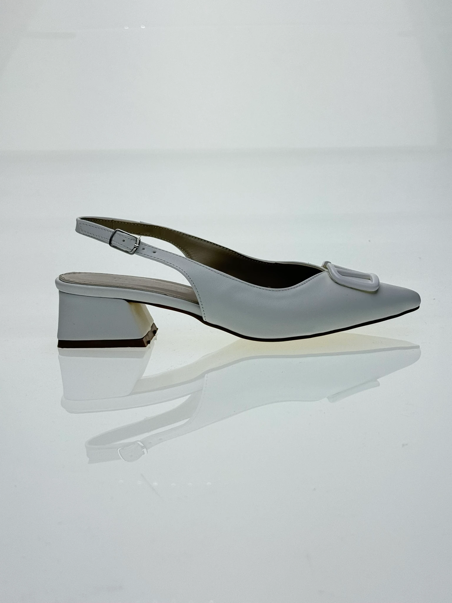 Günlük Tokalı Kadın Ayakkabı - Beyaz