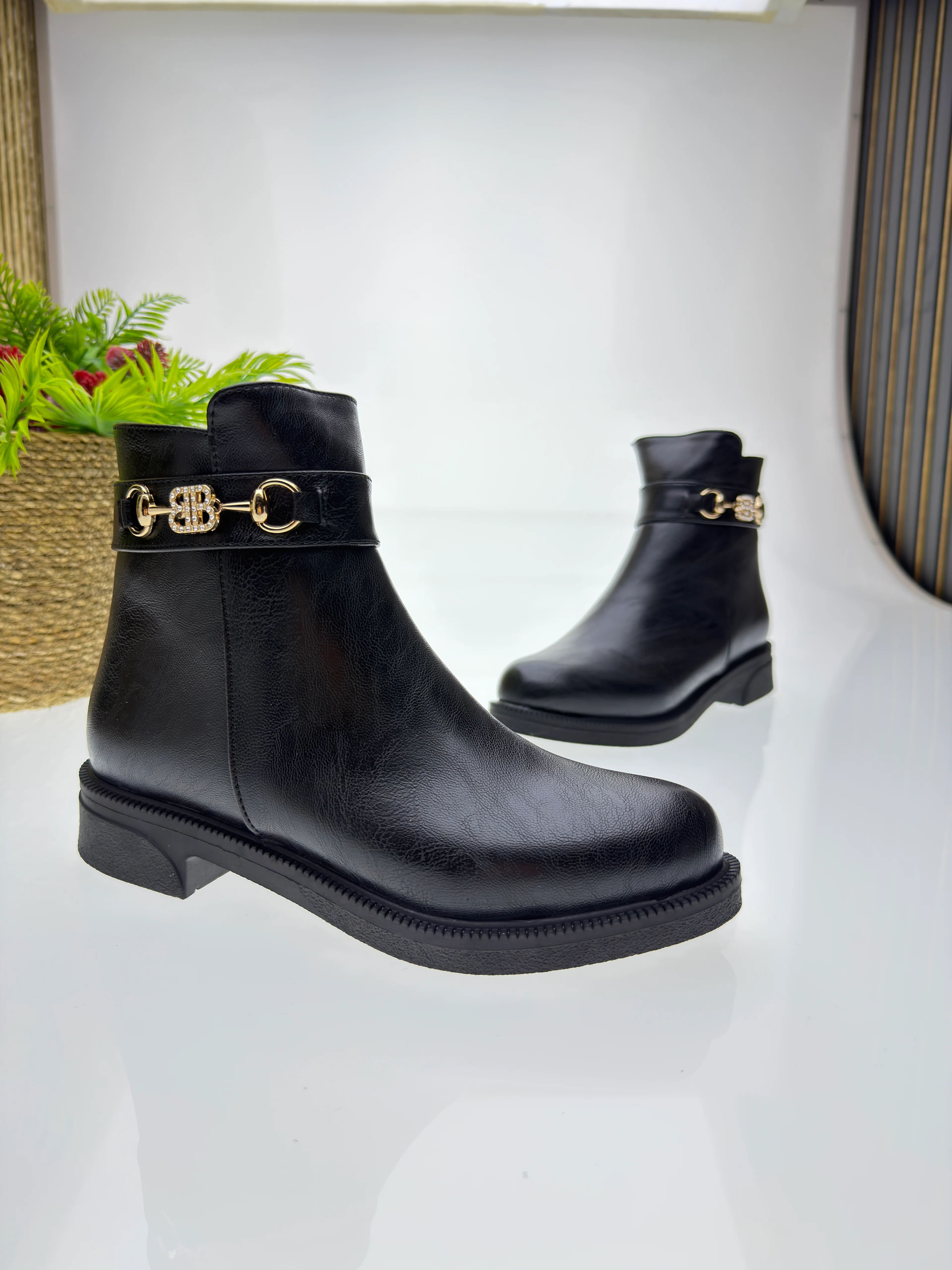 Taşlı Kadın Bot - Siyah