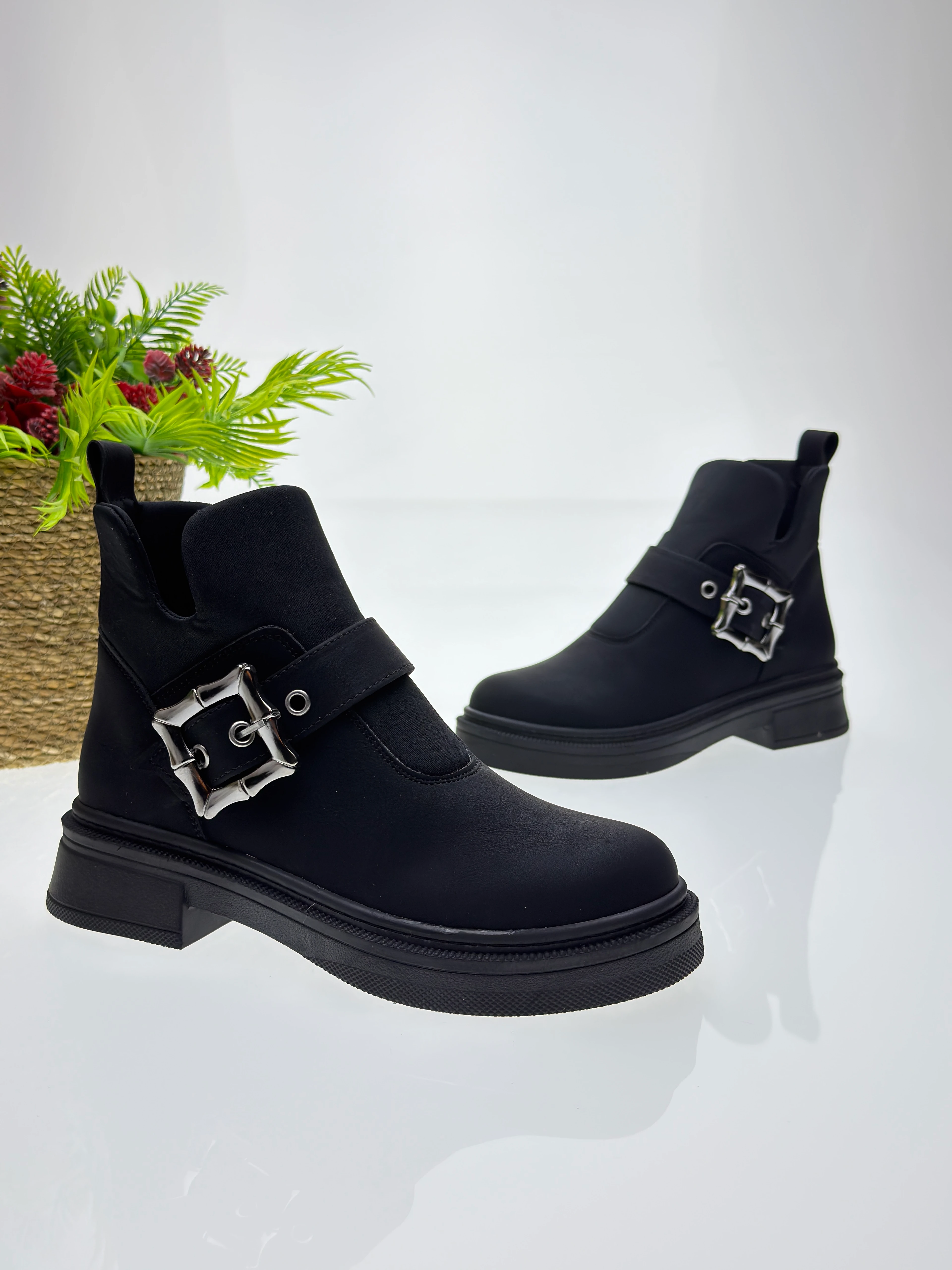 Tokalı kadın Bot - Siyah