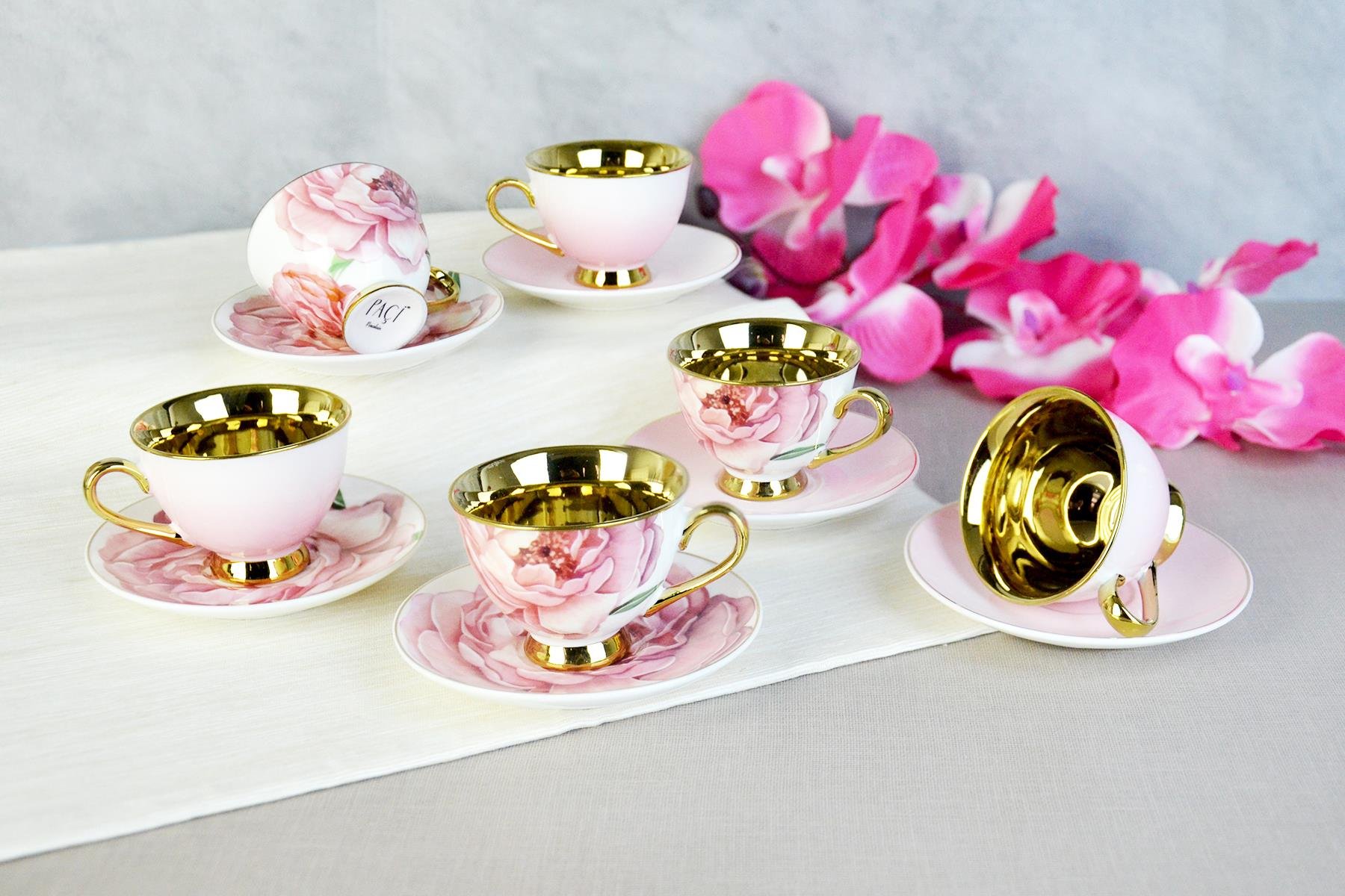 Roza Çiçekli Yaldızlı Kahve Fincanı