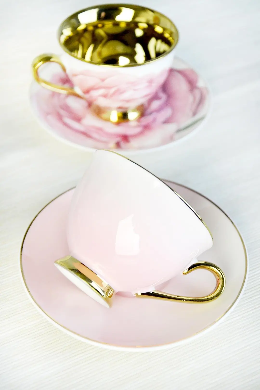 Roza Çiçekli Yaldızlı Kahve Fincanı