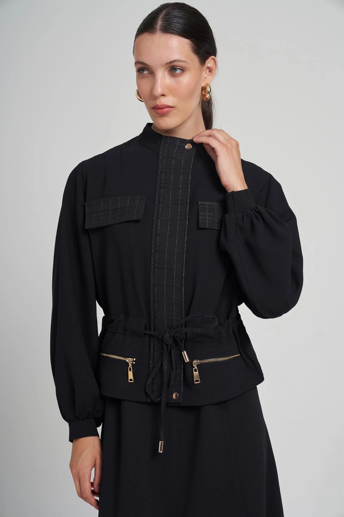 ŞERİT VE CEP DETAYLI KISA CEKET 