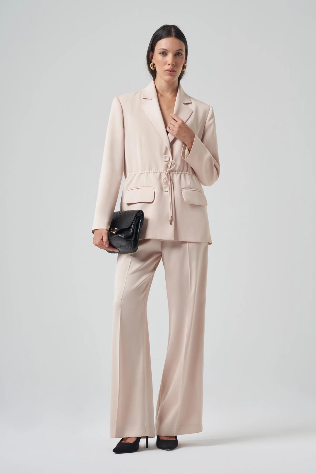 BELİ BÜZGÜLÜ SATEN CEKET 