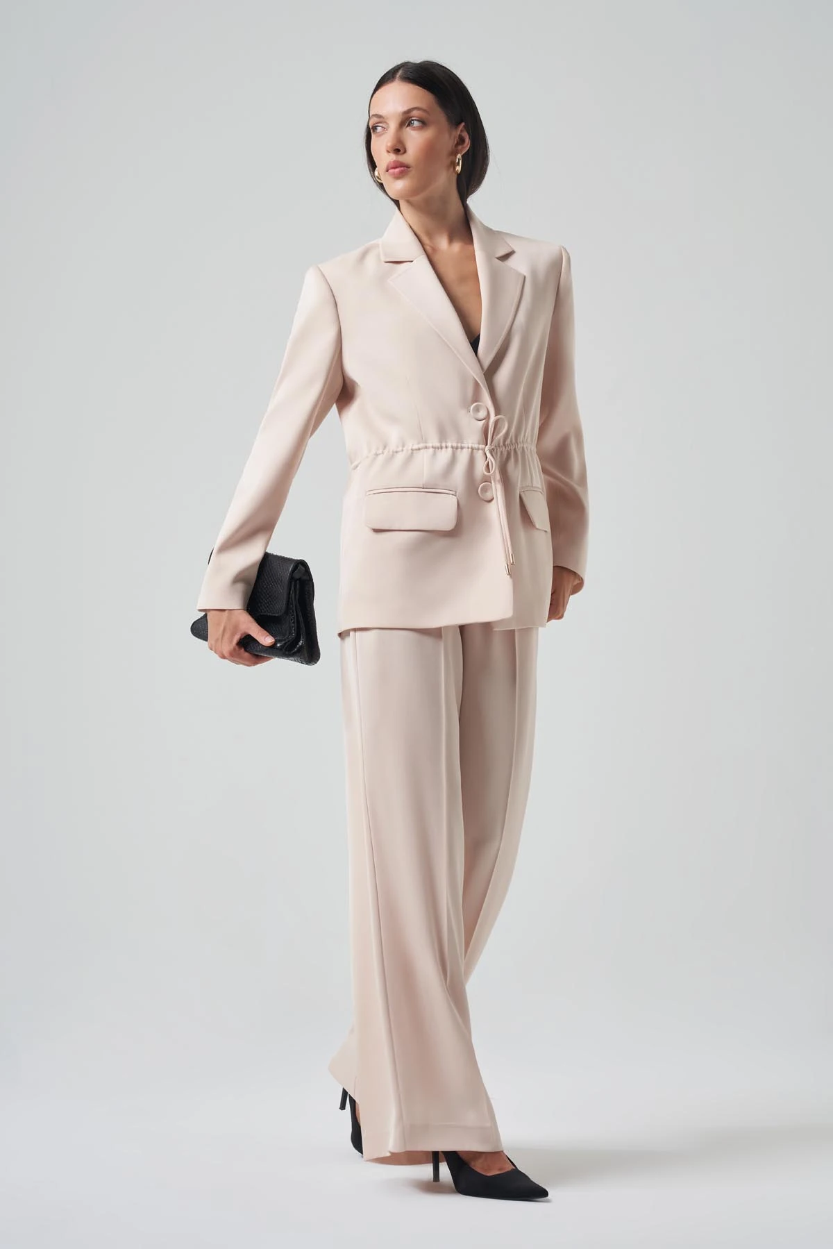 BELİ BÜZGÜLÜ SATEN CEKET 