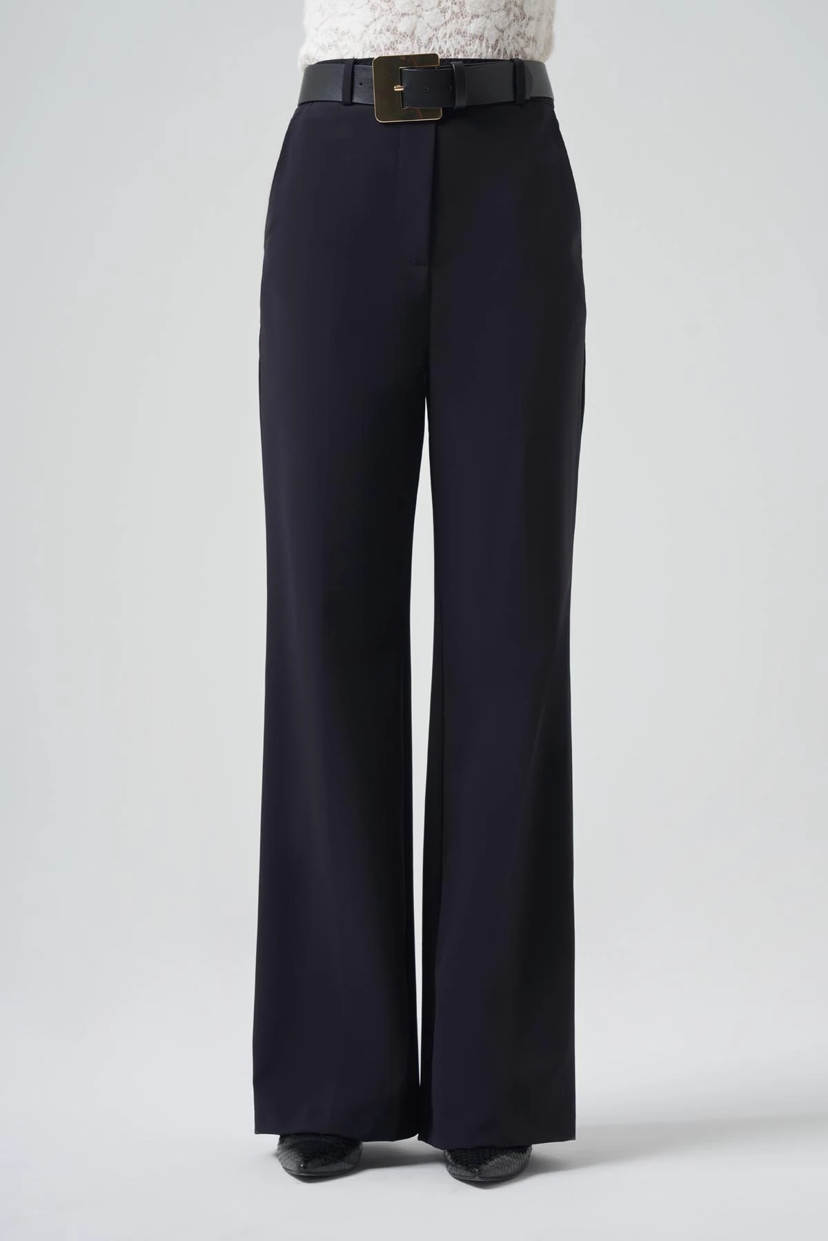 KEMER DETAYLI KLASİK PANTOLON 