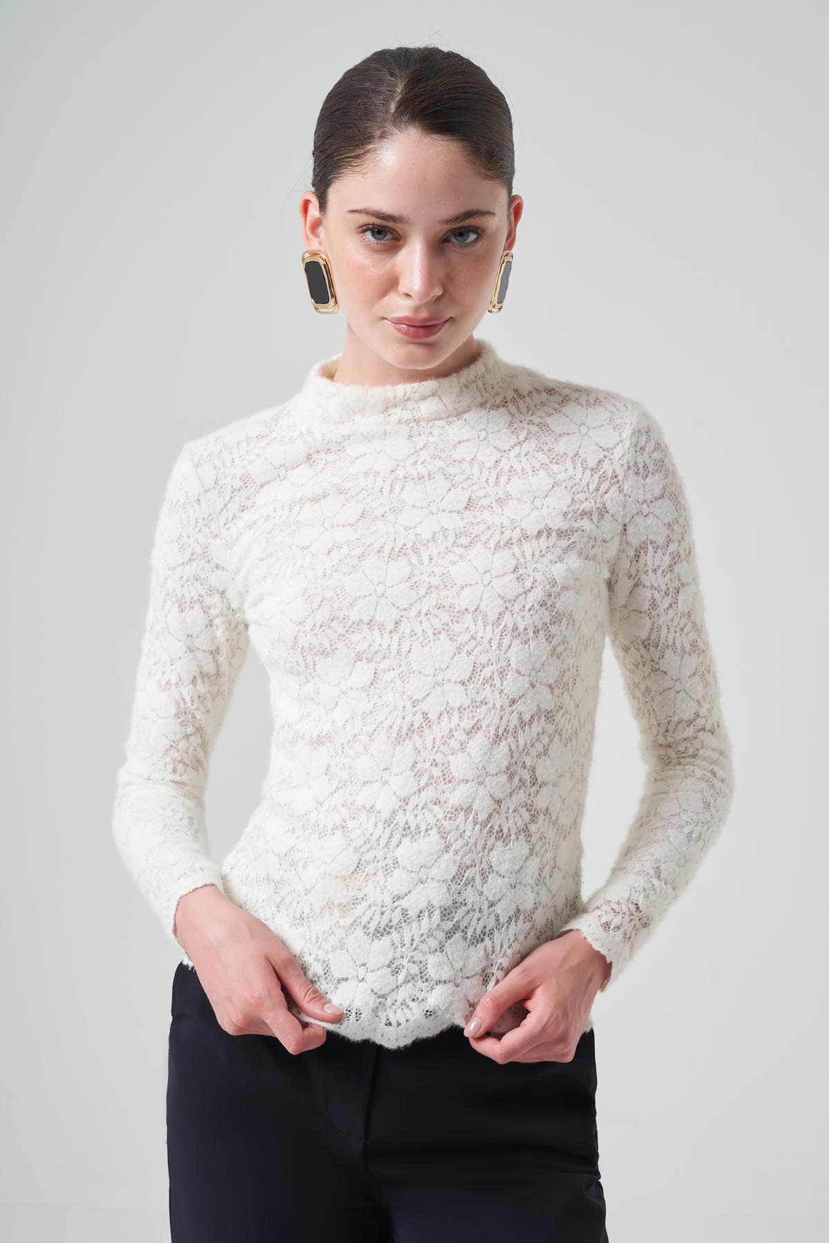 DANTEL DETAYLI DİK YAKA BODY 